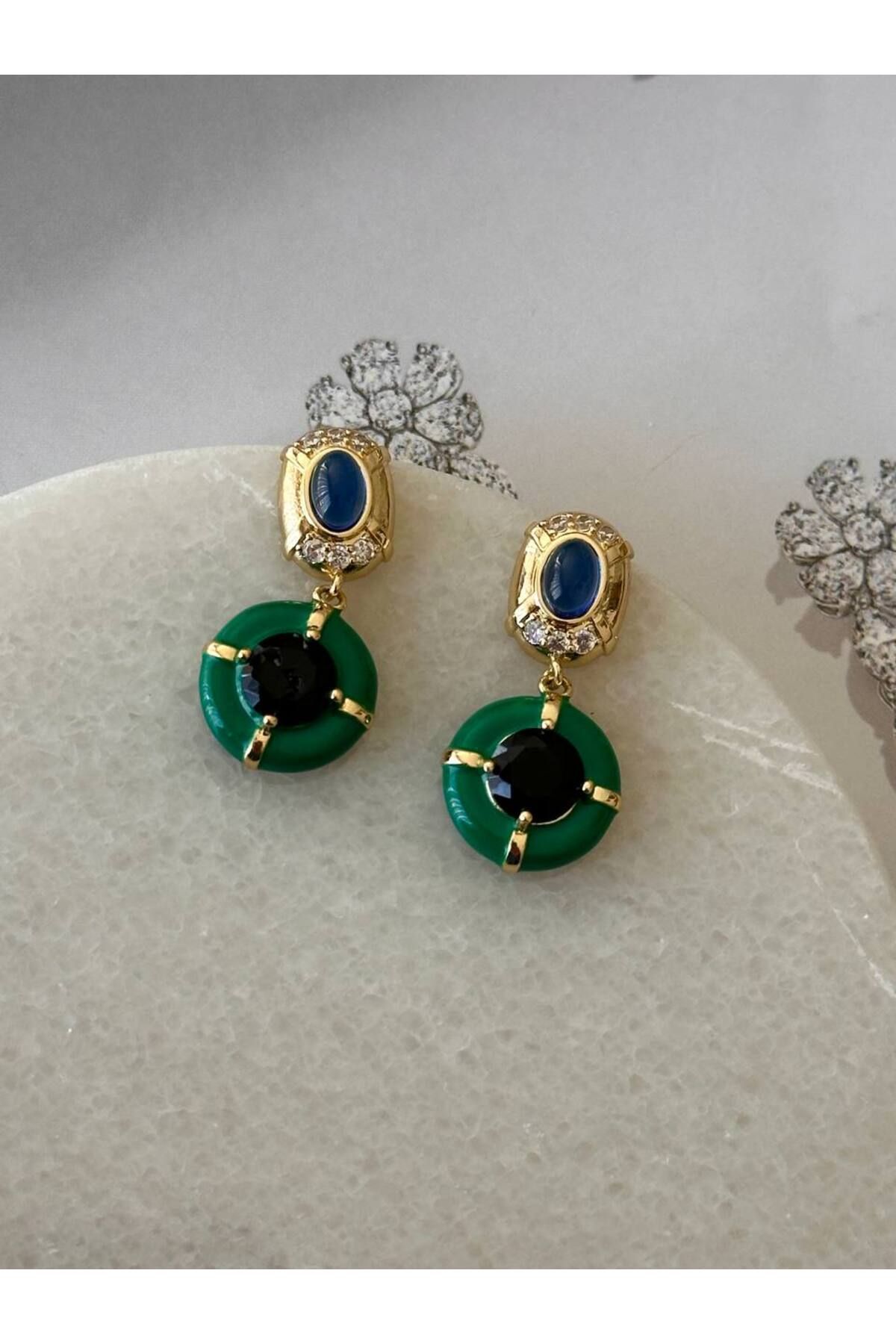 Esmeray Aksesuar Gold Renk Zirkon Taşlı Rodyum Kaplama Özel Seri Sallantılı Küpe Uzunluk 2,5 cm.