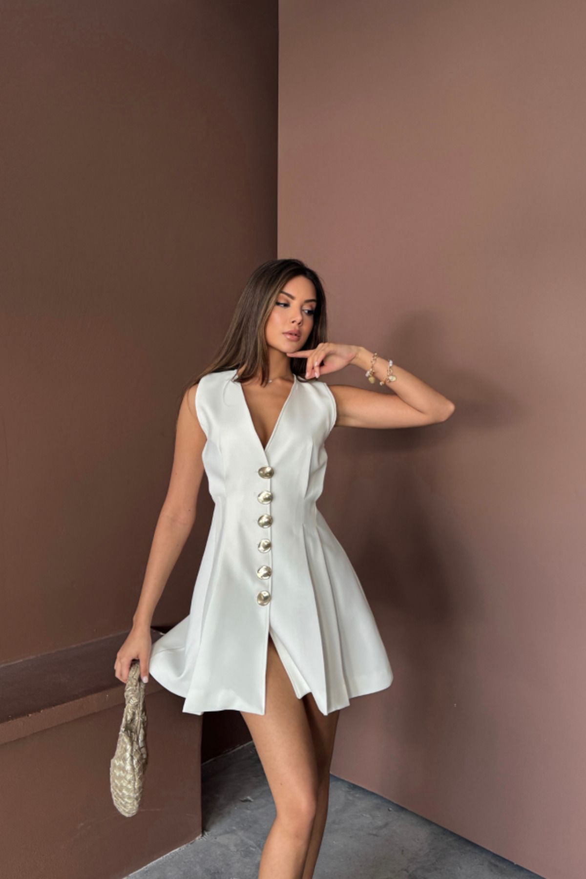 velmorafashion KOLSUZ GOLD DÜĞME ELBİSE PENS VE PİLELİ KISA - Beyaz
