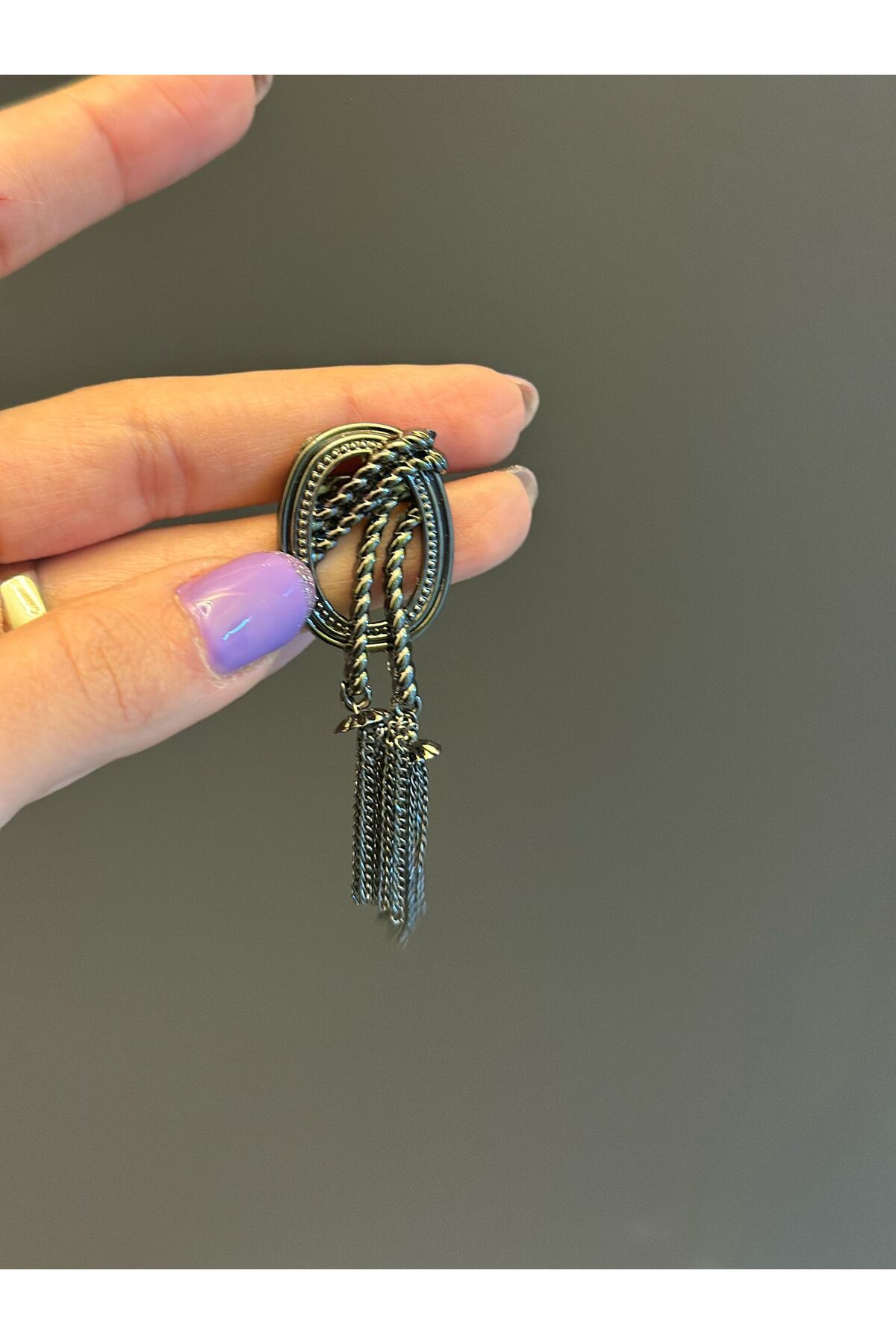 Gönülden Tasarım FÜME ZİNCİR PÜSKÜLLÜ TASARIM BROŞ YAKA İĞNESİ 5X2 CM