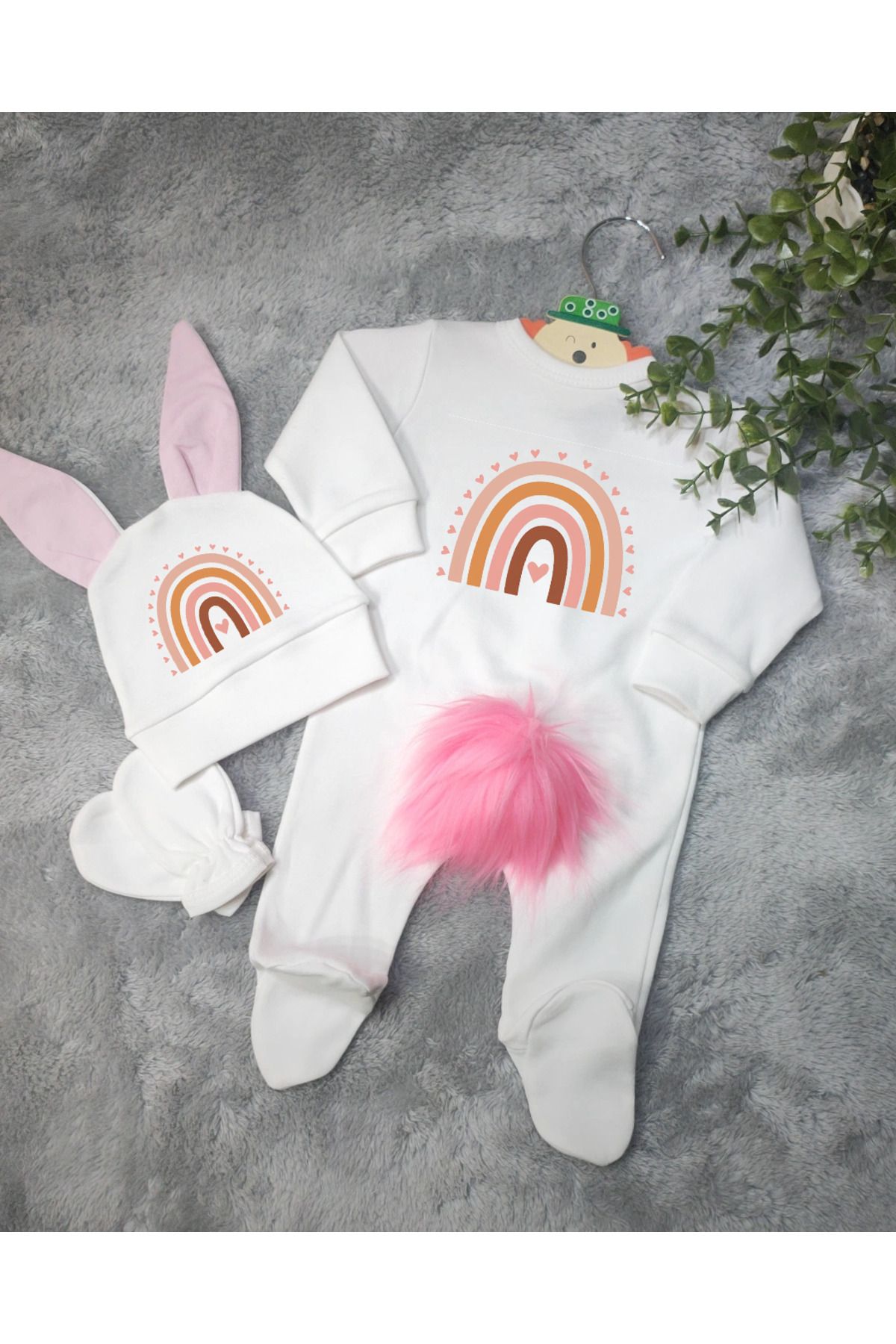 Moda Lime Tavşan Kulaklı Ve Ponponlu İsme Özel Baskılı Gökkuşağı Desen Kız Bebek 3 lü Tulum Seti