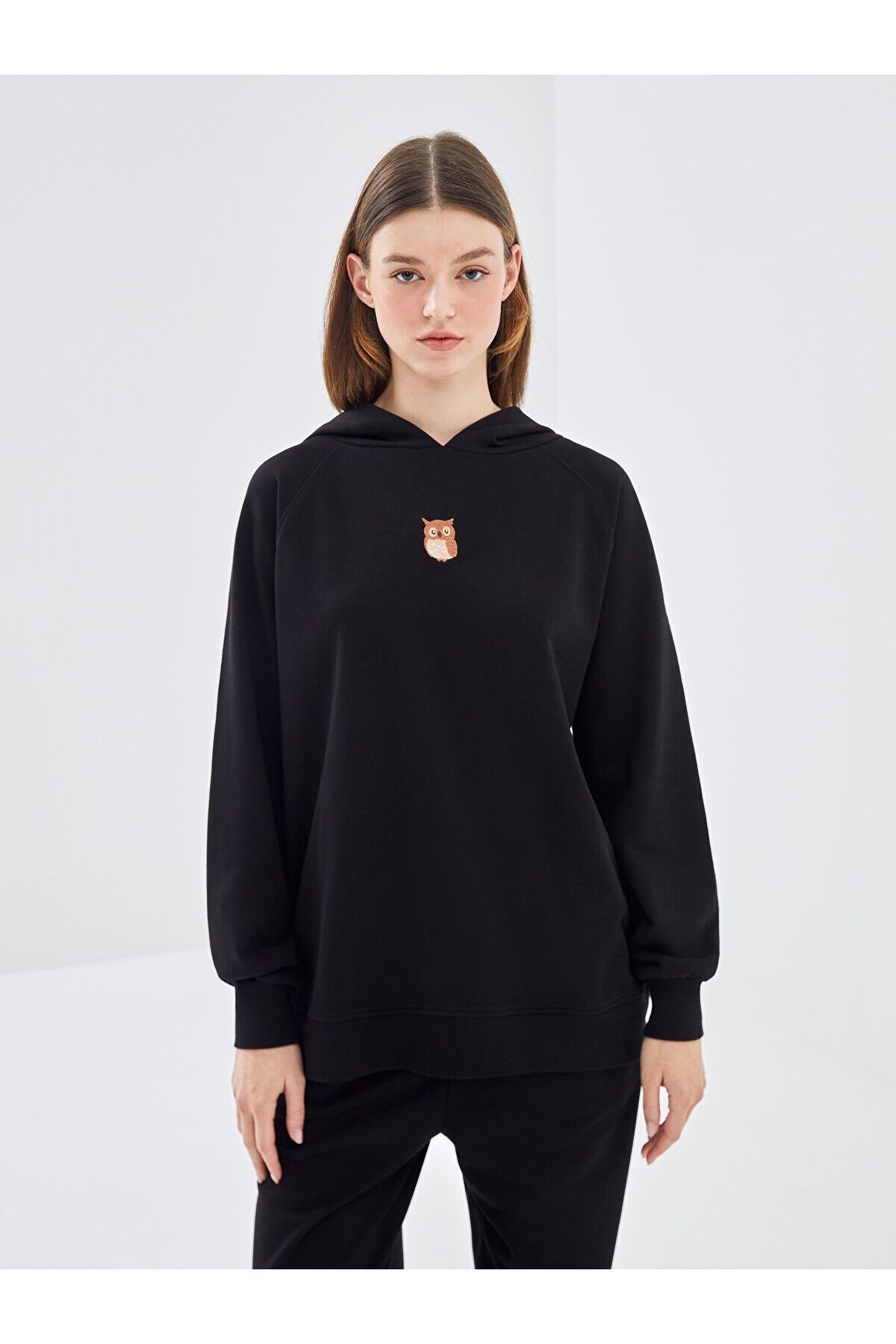 LC Waikiki Kapüşonlu Nakışlı Oversize Kadın Kalın Sweatshirt Tunik