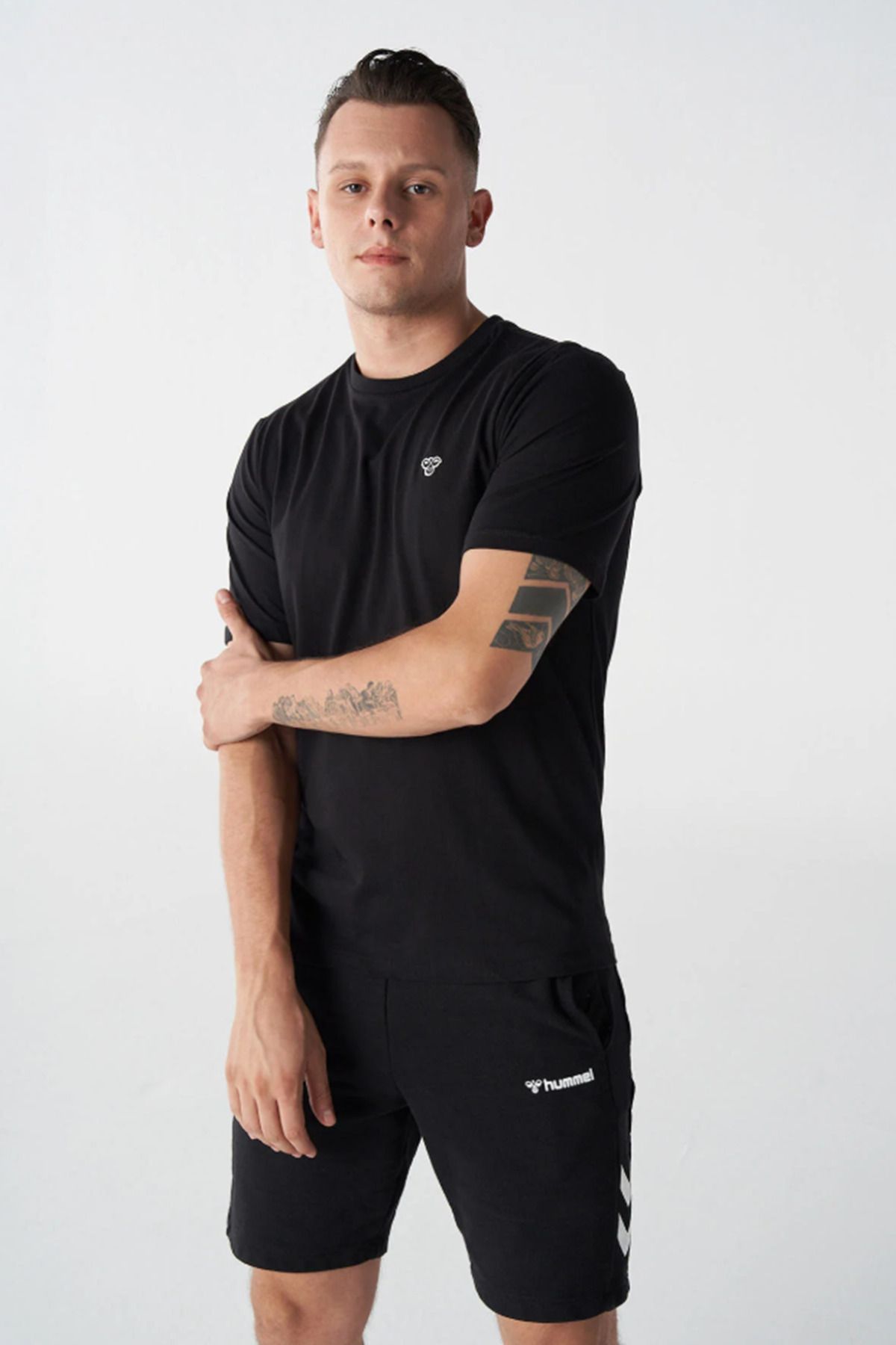 hummel 911865-2001 T-IC ICO Siyah Erkek Regular Kesim Bisiklet Yaka Göğüsten Logolu Tshirt