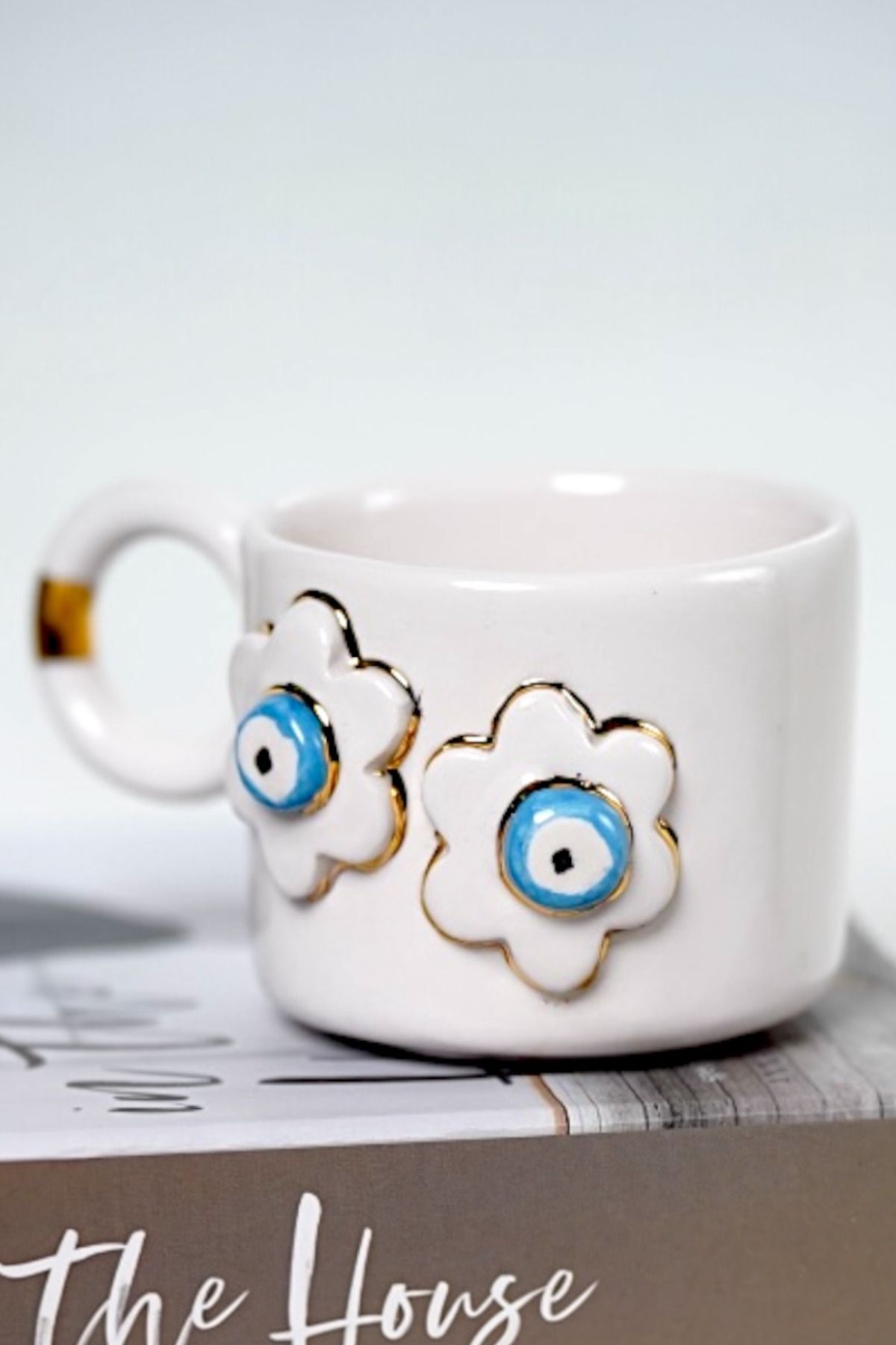 EL YAPIMI 24k Altın Süslemeli Nazar Çiçeği Temalı El Yapımı Seramik Mug