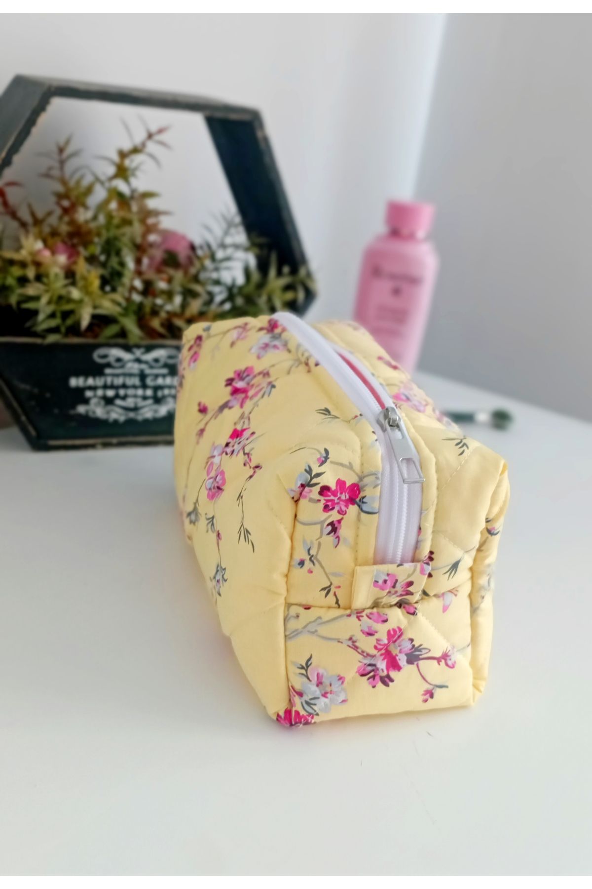 Mufincollection Kapitone Çiçek Desenli Makyaj ve Düzenleme Çantası - 23x10 cm
