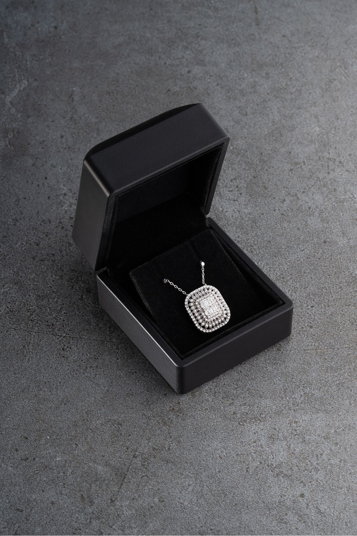 Silvano Jewelry 925 Ayar Gümüş Işıklı Kutuda Baget Kolye