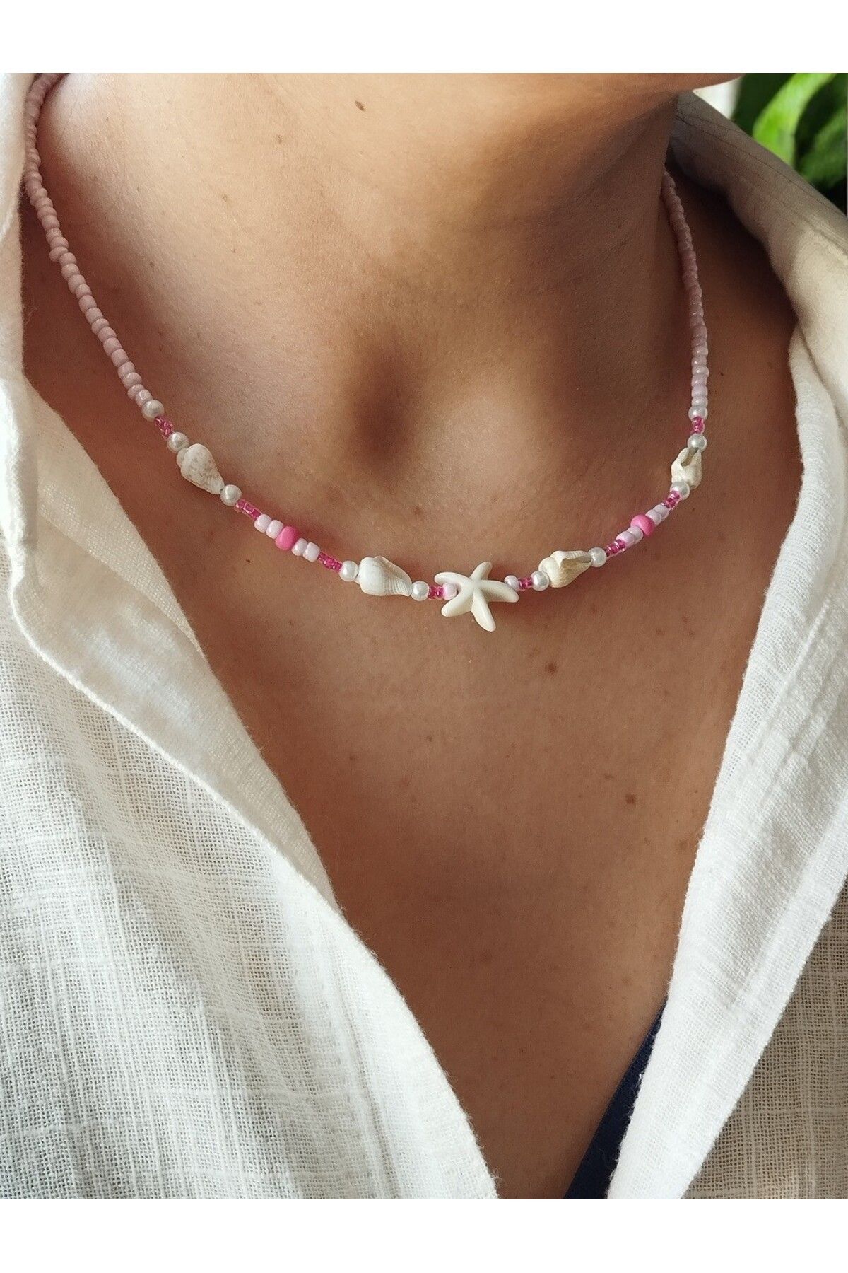 Amabel Jewelerys Deniz Yıldızı, Midye Kabuk Charm'lı Yaz Sıcağı Pembe Kumboncuk Kadın Kolye