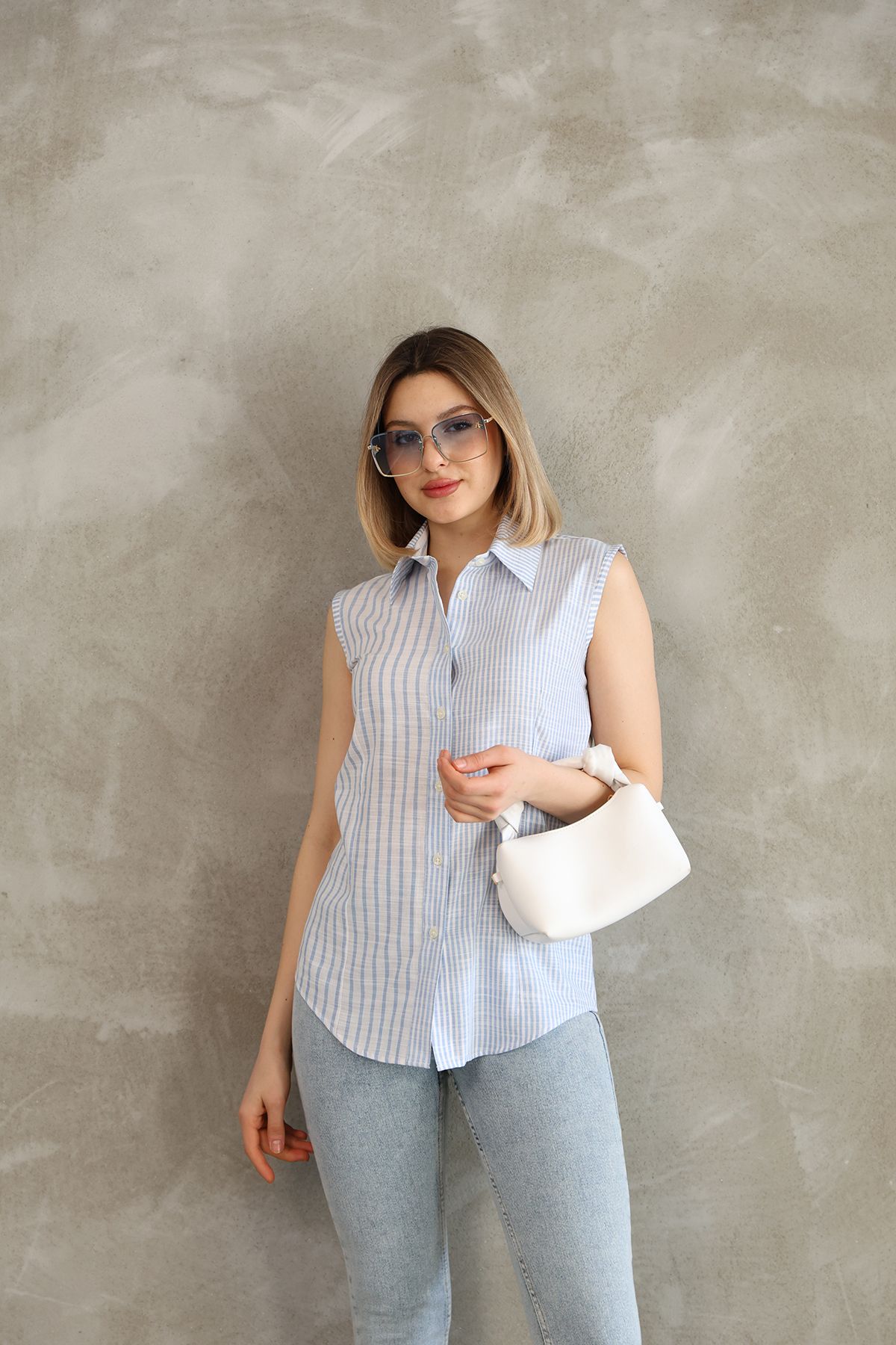 Butik Sıfır Kol Açık Mavi Çizgili Pamuk Keten Kadın Gömlek