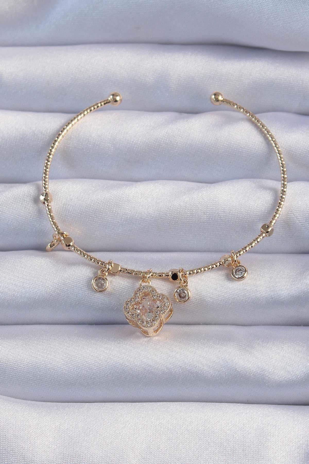 prativas Pirinç Altın Renk Zirkon Taşlı Yonca Model Charm Bileklik