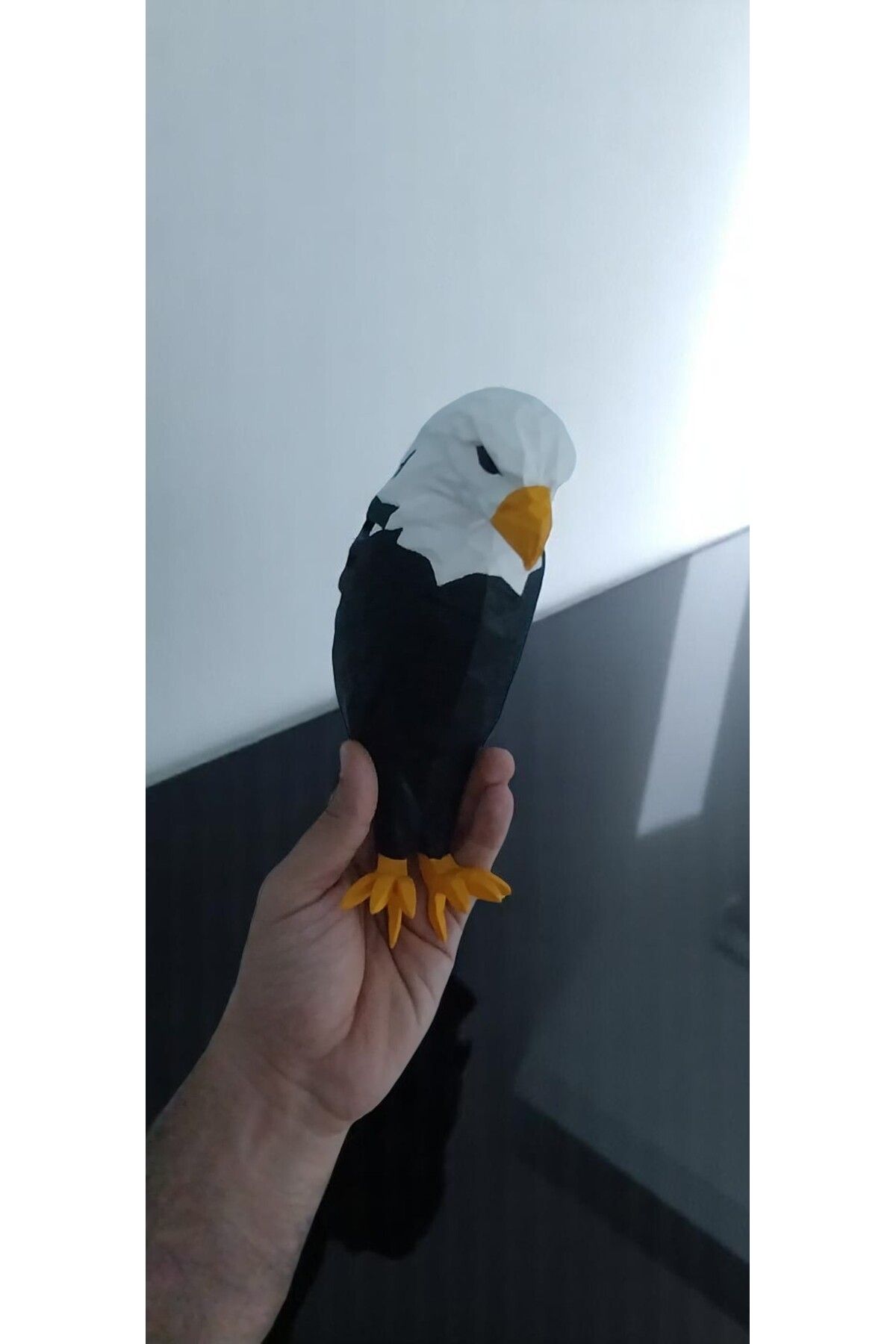ÇınarETicaret KARTAL Gece Lambası ŞARJ EDİLEBİLİR 2400 Mah Lityum Pil ile birlikte gönderilmektedir.