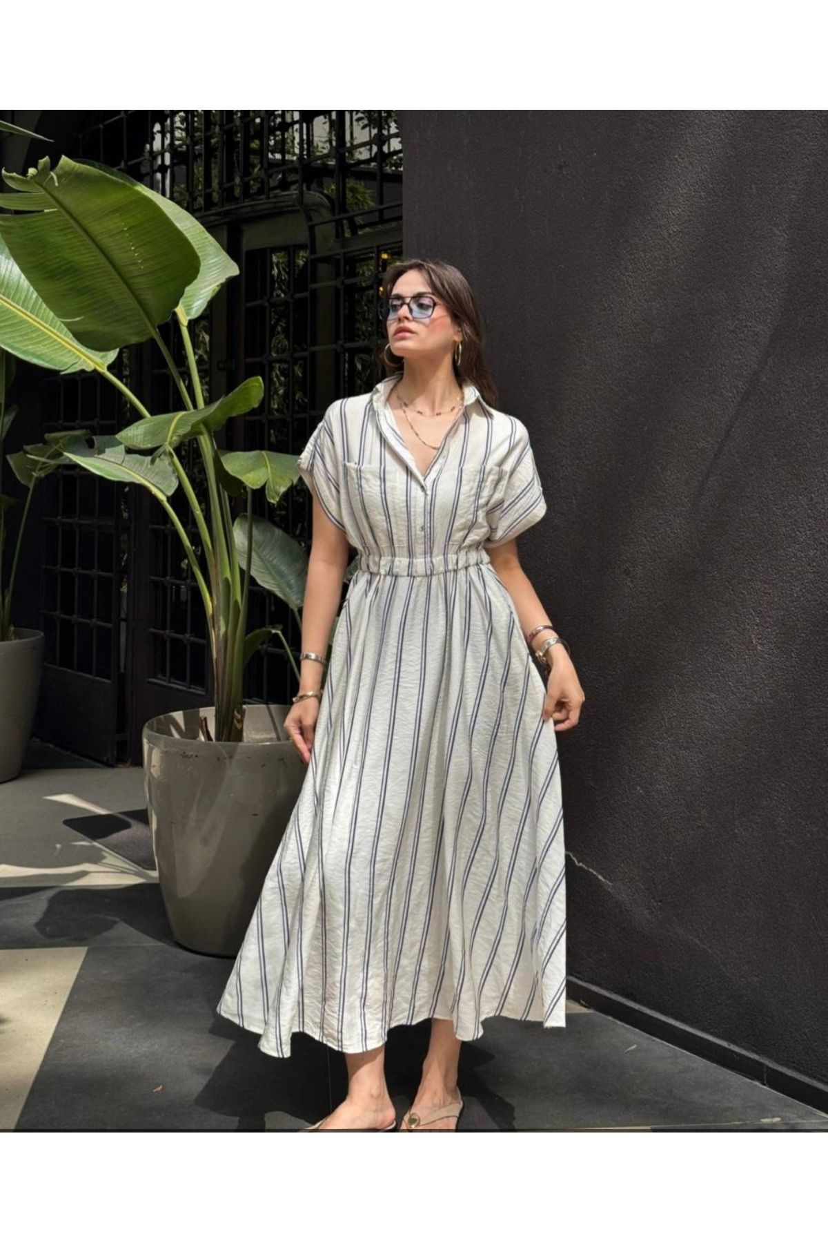 Butik Yazlık Krem rengi mavi çizgili uzun elbise