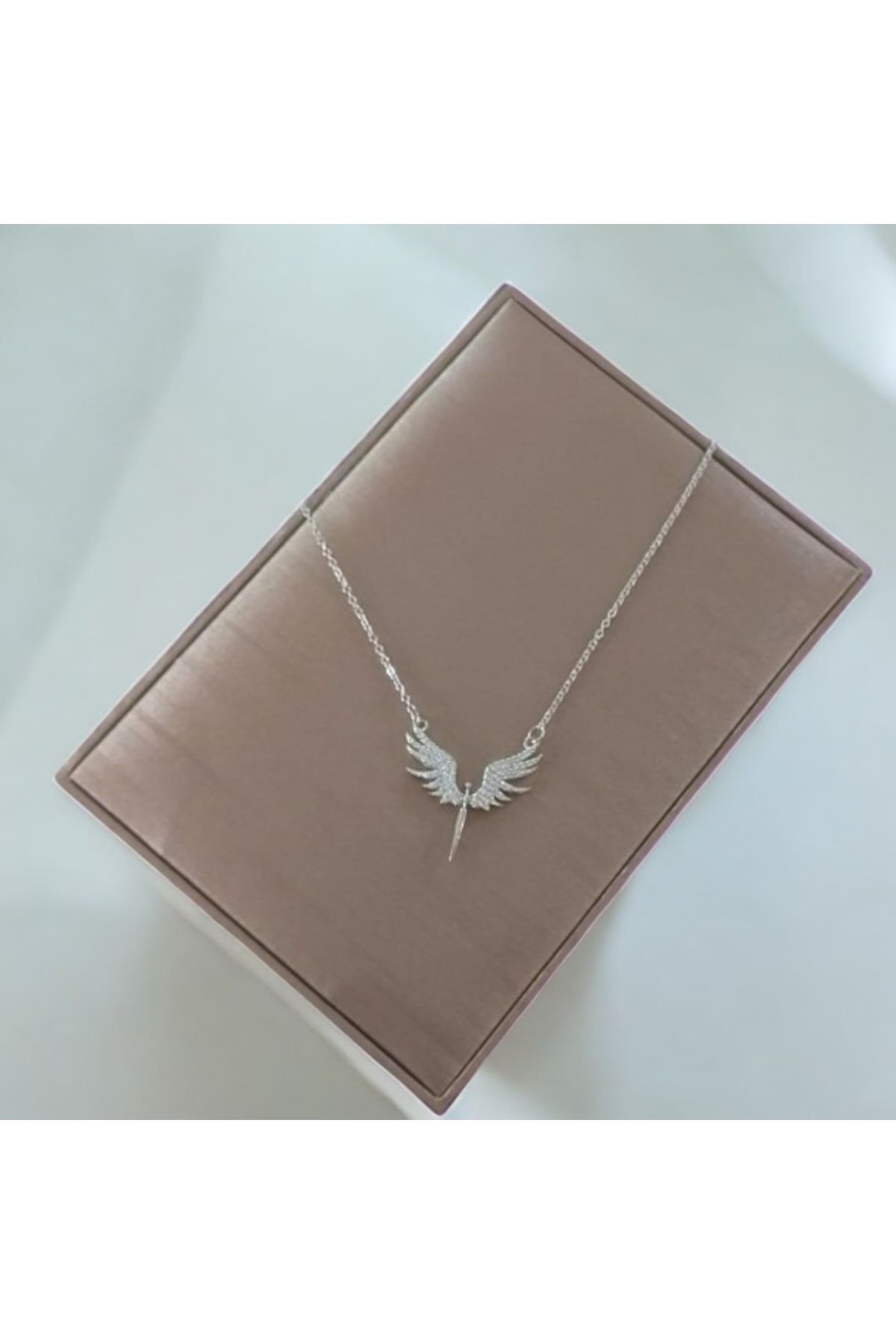 Grace Design Gold kanatlı melek kadın kolye