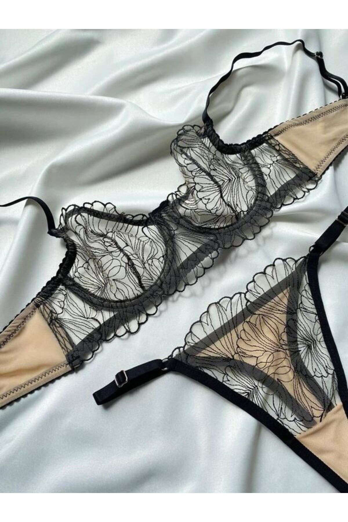 IVONA LINGERIE Siyah Ten Nakış İşlemeli Dantelli Balenli Tanga Bralet Takım