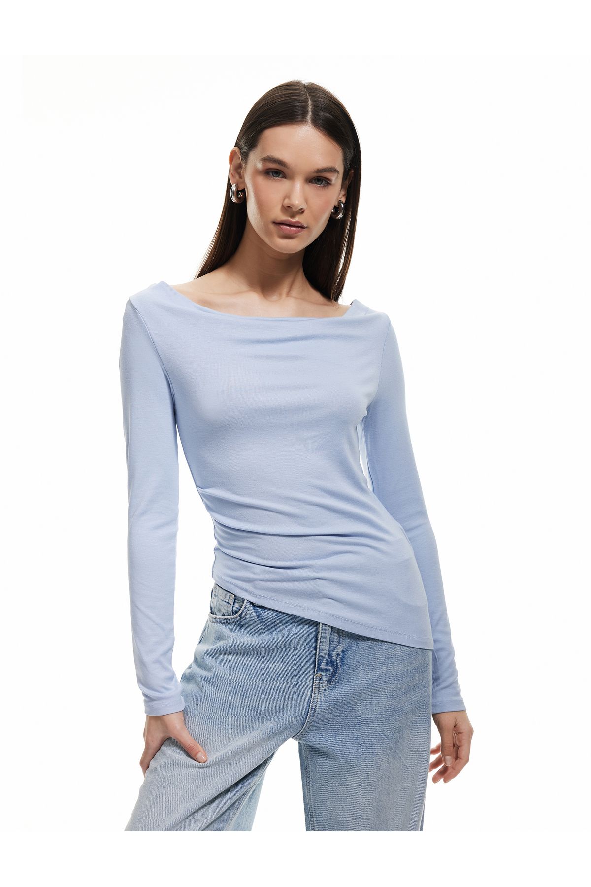 Koton Yeni Sezon Viskon Asimetrik Uzun Kollu Slim Fit Degaje Yaka Tişört