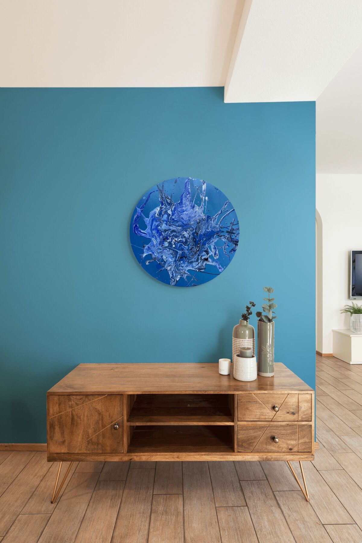 EBRU SAYER ART & DESIGN Mavi Patlama – Ø 33 cm Yuvarlak El Yapımı Soyut Tablo