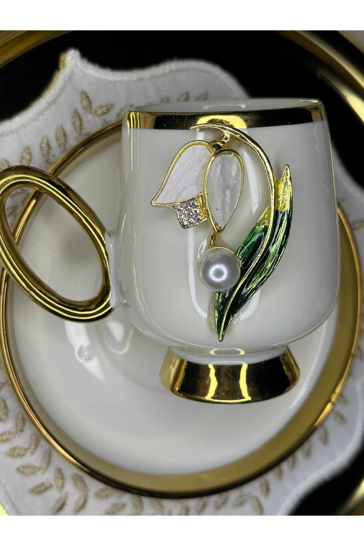 EŞİYOK Özel Tasarım Kristal Taşlı İnci Dekorlu Ters Lale Gold Detaylı Kahve Fincanı