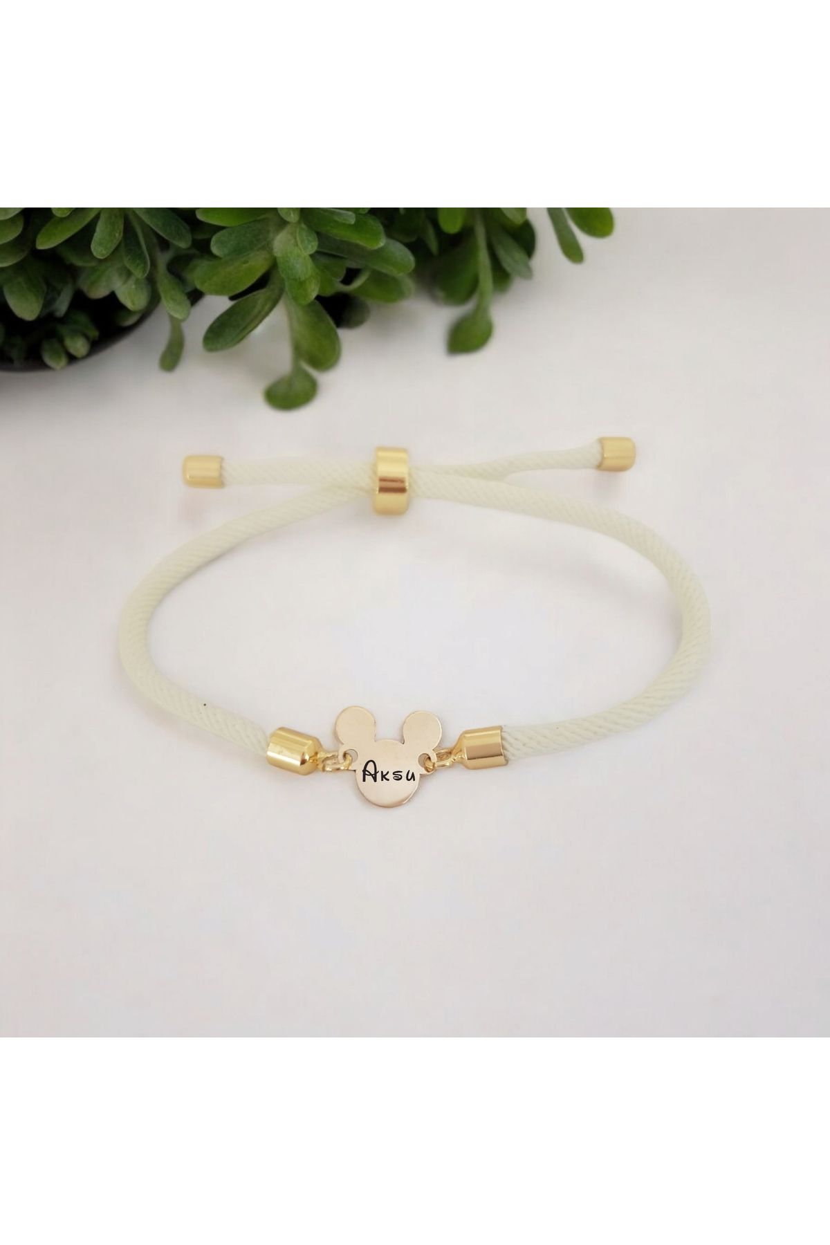ARCHINO GOLD Mickey Mouse Motifli İpek Örgülü 14 Ayar Altın Plakalı Aksu İsmine Özel Bileklik-430isim-beyaz