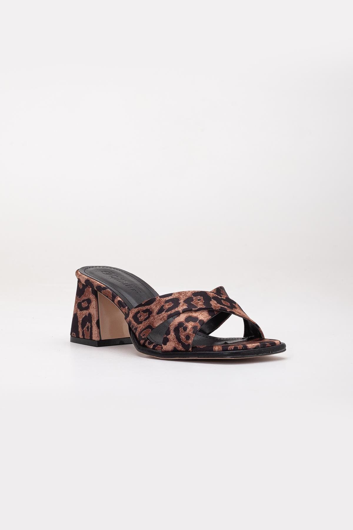 Dilimler Ayakkabı-Large Size Women's Heeled Slippers Leopard Satin Cross Strap Short Heels 4