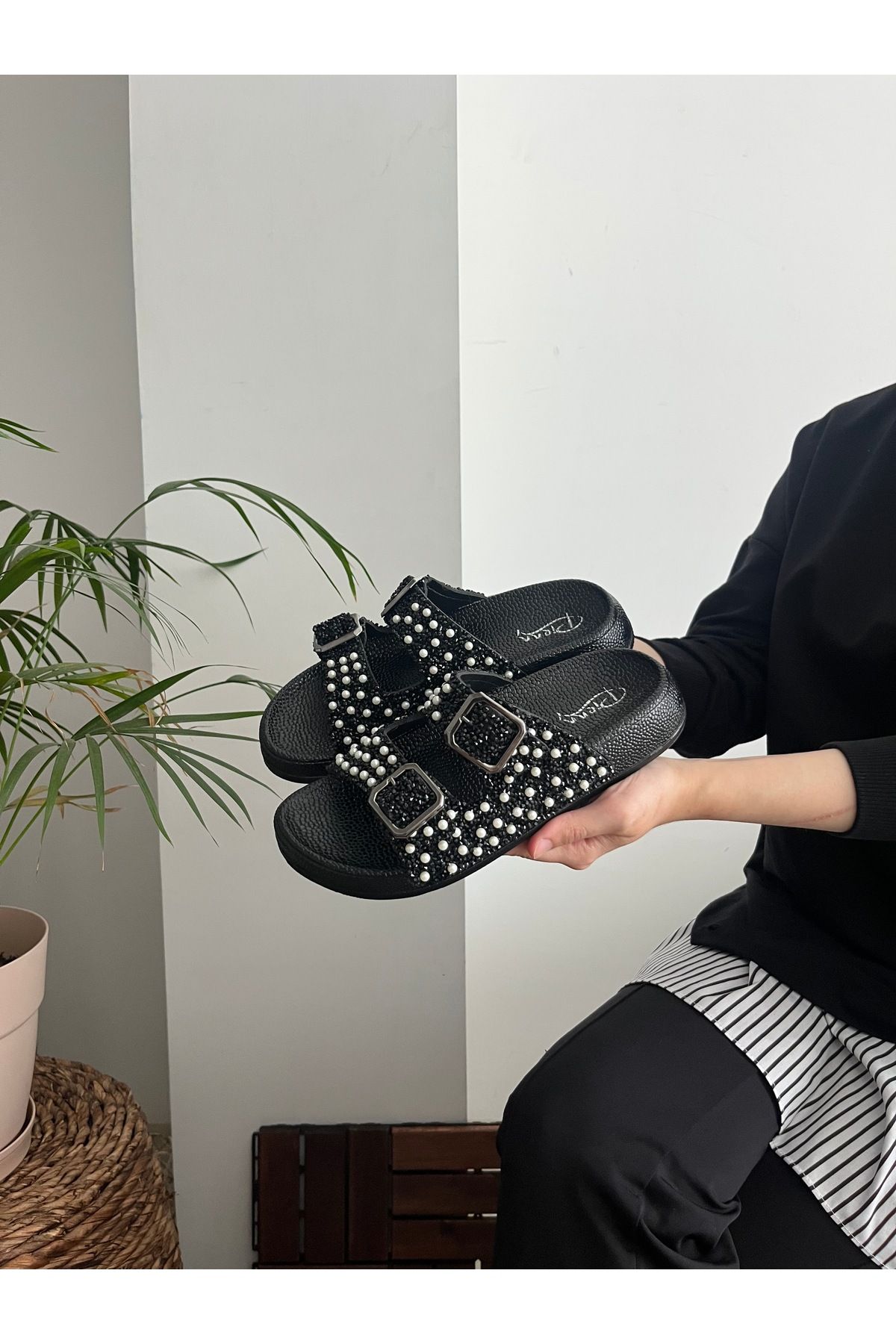 Behtah Kundura Simli Taşlı Ortopedik Yumuşak Tabanlı Konfor Modeli Terlik Çift Tokalı BRK Günlük Rahat Terlik