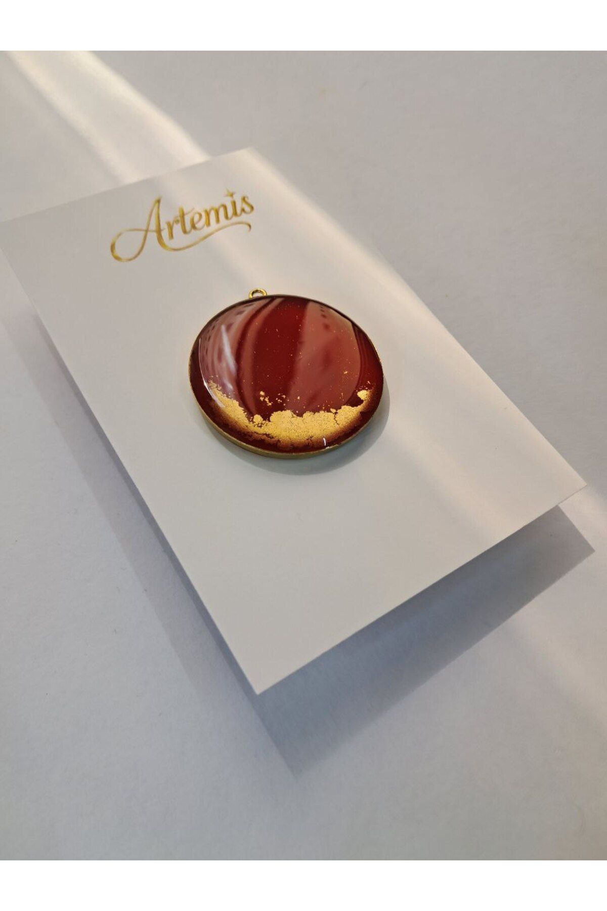 ARTEMİS Pirinç Tabanlı Yuvarlak Reçine Kolye