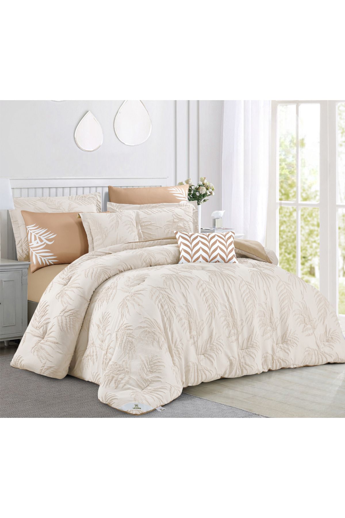 Levore-Livori comforter set, made of durable and soft fabric, with a modern and distinctive pattern that satisfies all tastes, 8 pieces, king size 2