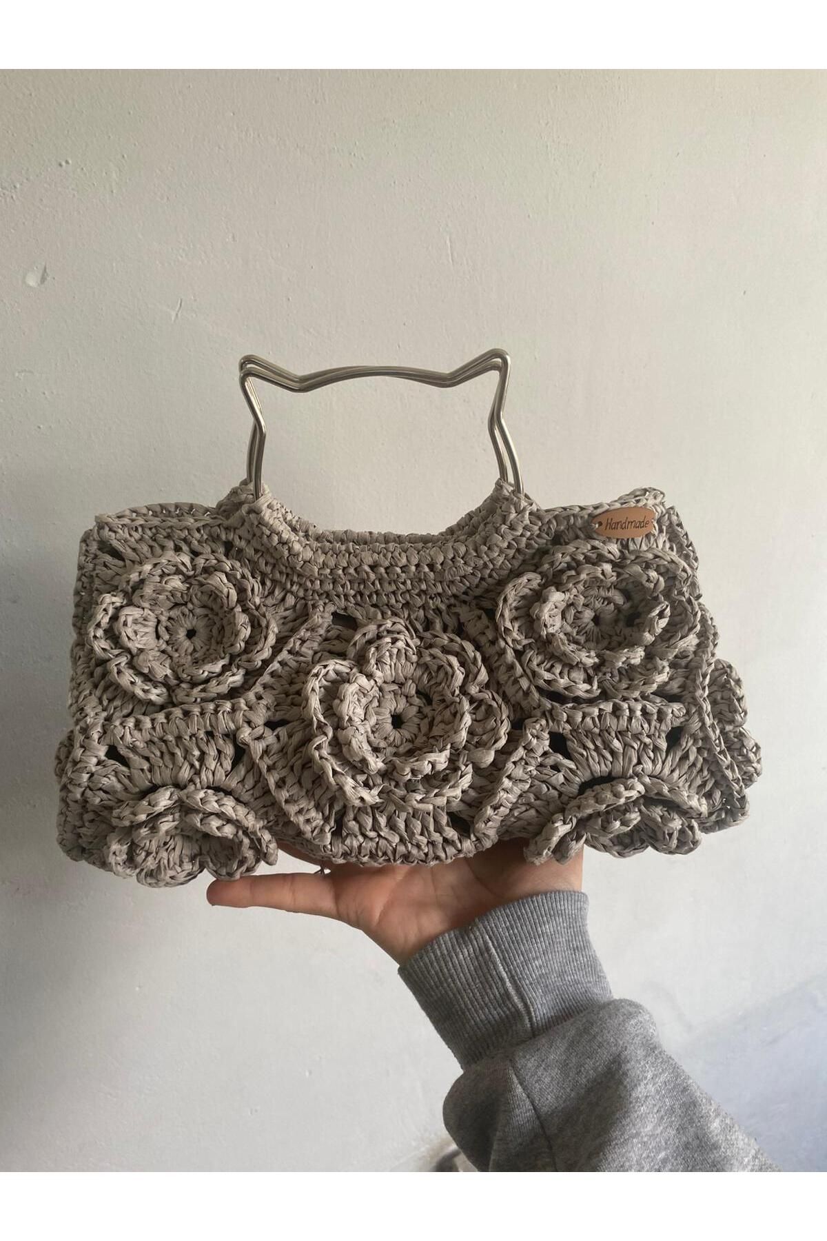 Sibel gül motifli el örgüsü kedi çanta