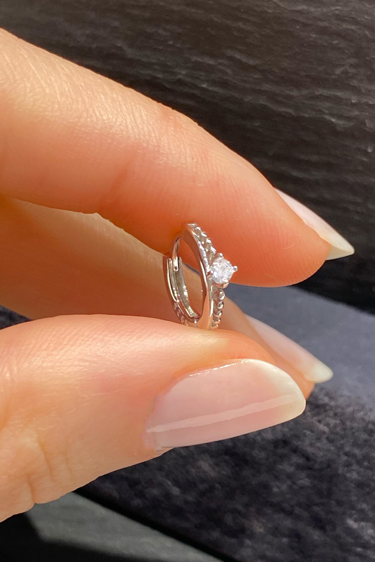 La femme by begum Top Top Detay Beyaz Tektaş Silver Gümüş Halka Piercing,helix,tragus, Kıkırdak Küpesi