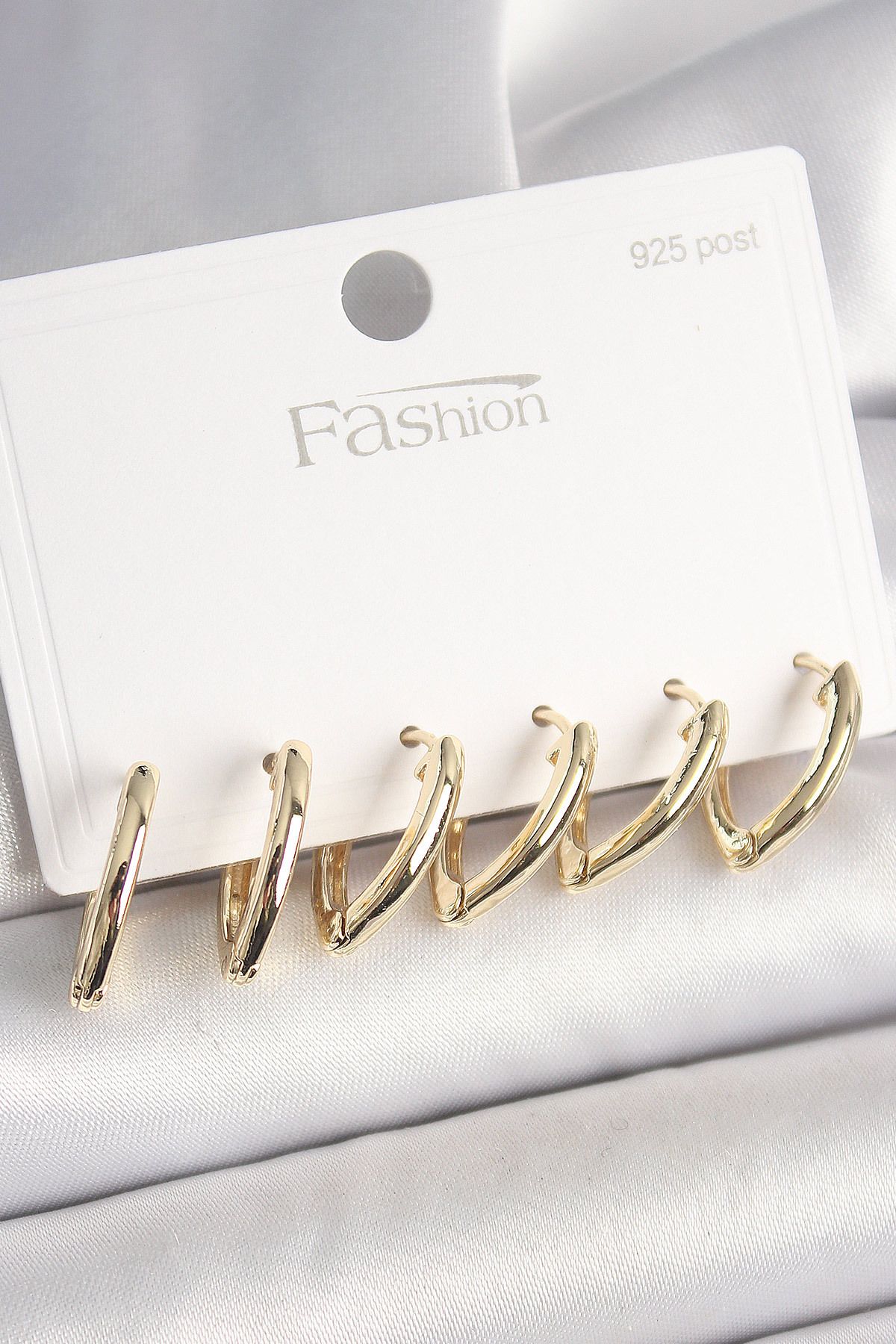 STYLE OF CARMEN 925 Ayar Gümüş Çivi Pirinç Gold Renk Üçgen Model Kadın Küpe Seti