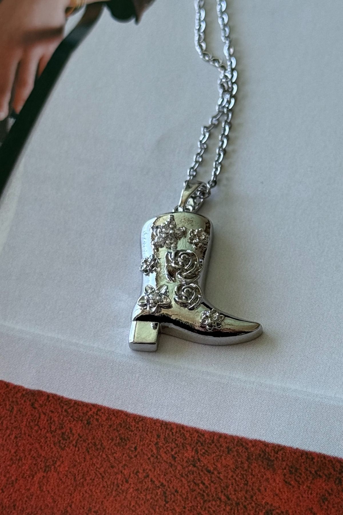 Trendy Butik Çelik Gümüş Renkli Çizme Kolye