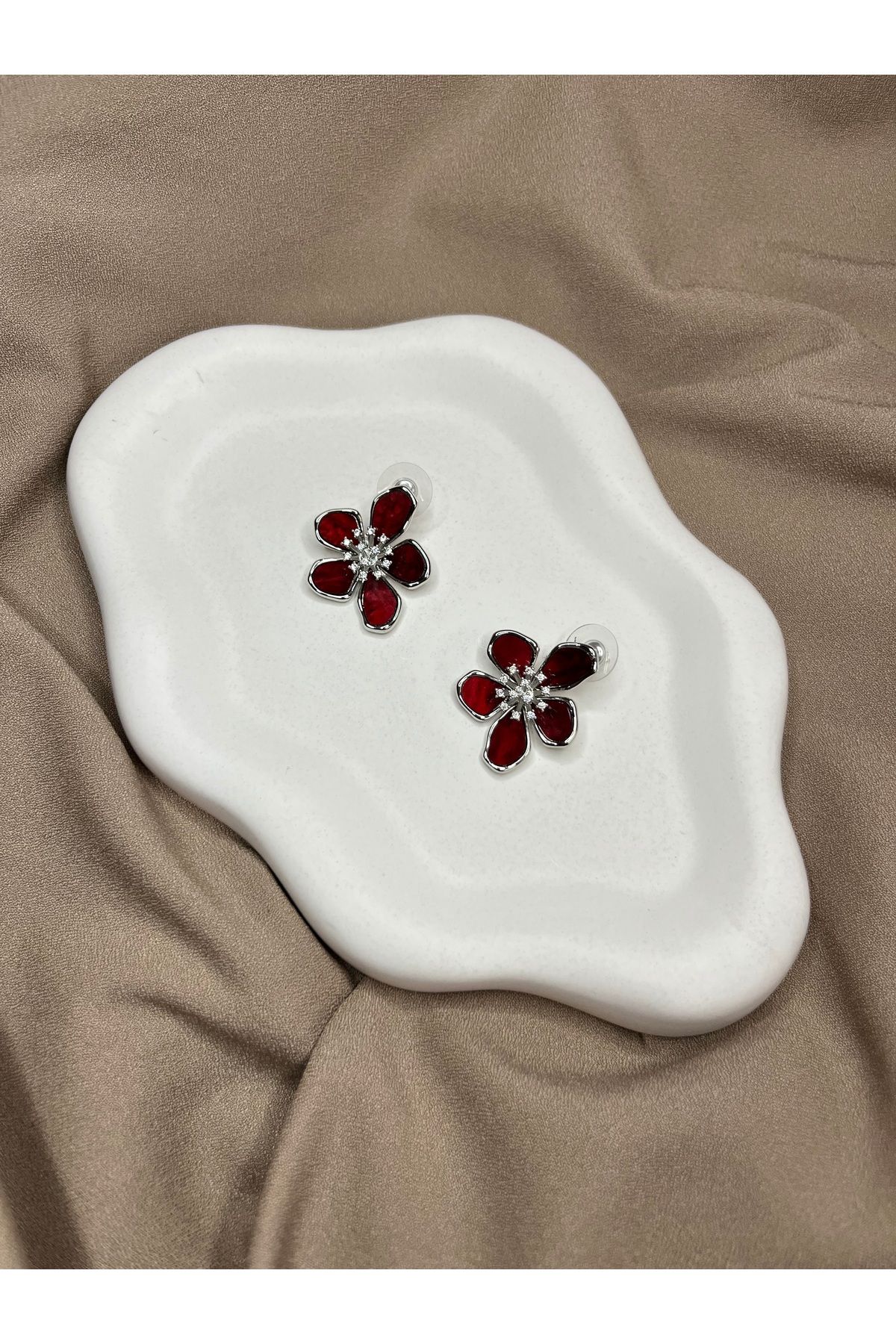 Fam&Co Jewelry Zirkon Taşlı Kırmızı Çiçek Küpe – Gümüş Kaplama