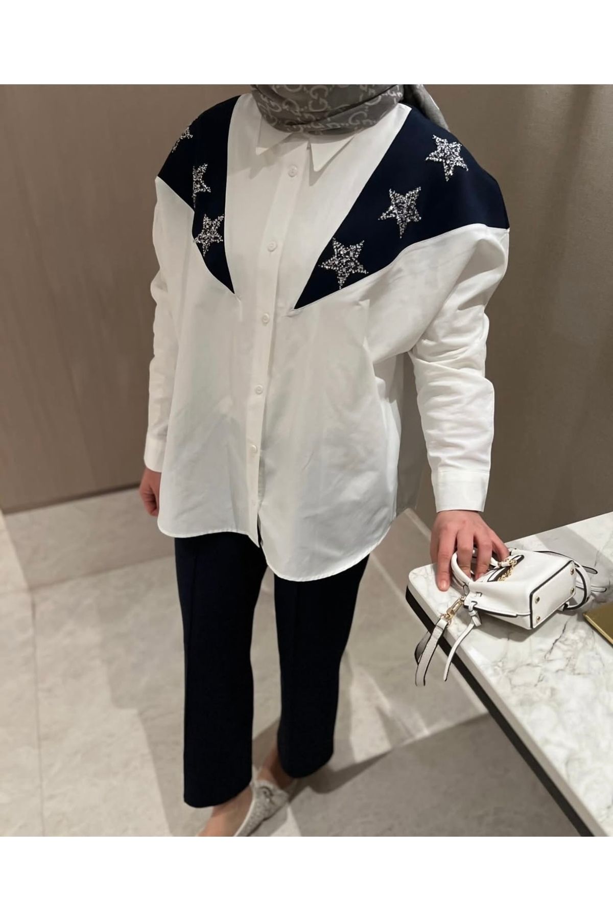 Butik Göğüs kısmı taş işleme Gömlek