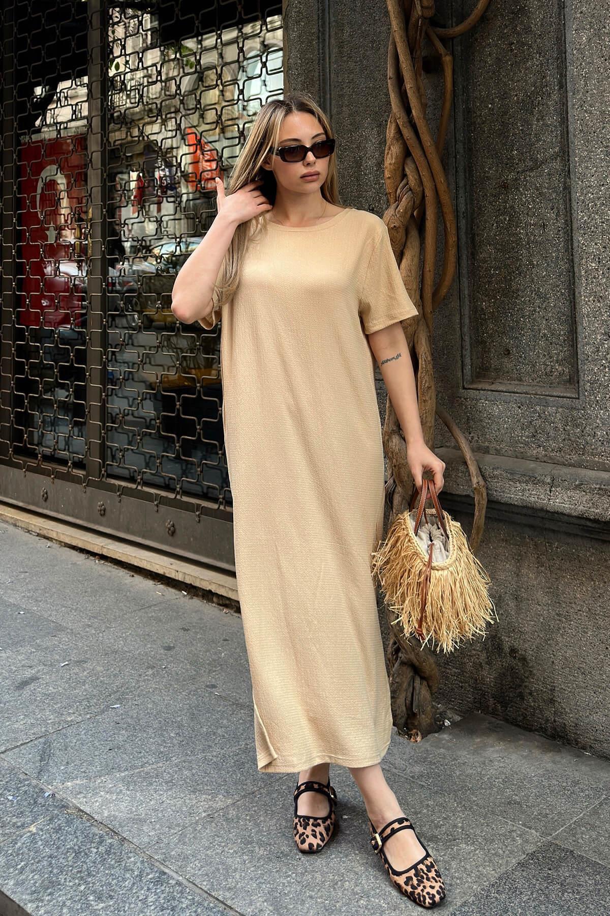 Swist  Bej Giz Bisiklet Yaka Yırtmaçlı Bürümcük Kadın Midi Elbise - Görsel 3