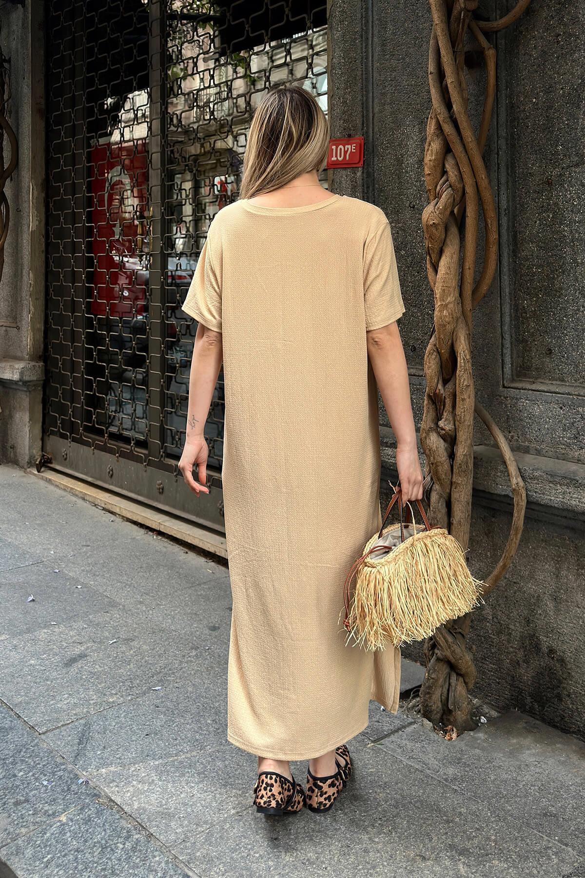 Swist  Bej Giz Bisiklet Yaka Yırtmaçlı Bürümcük Kadın Midi Elbise - Görsel 6