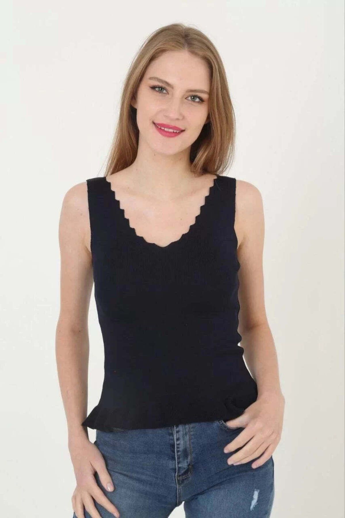 Zenteli Kadın V Yaka Fırfır Detay Crop - Siyah