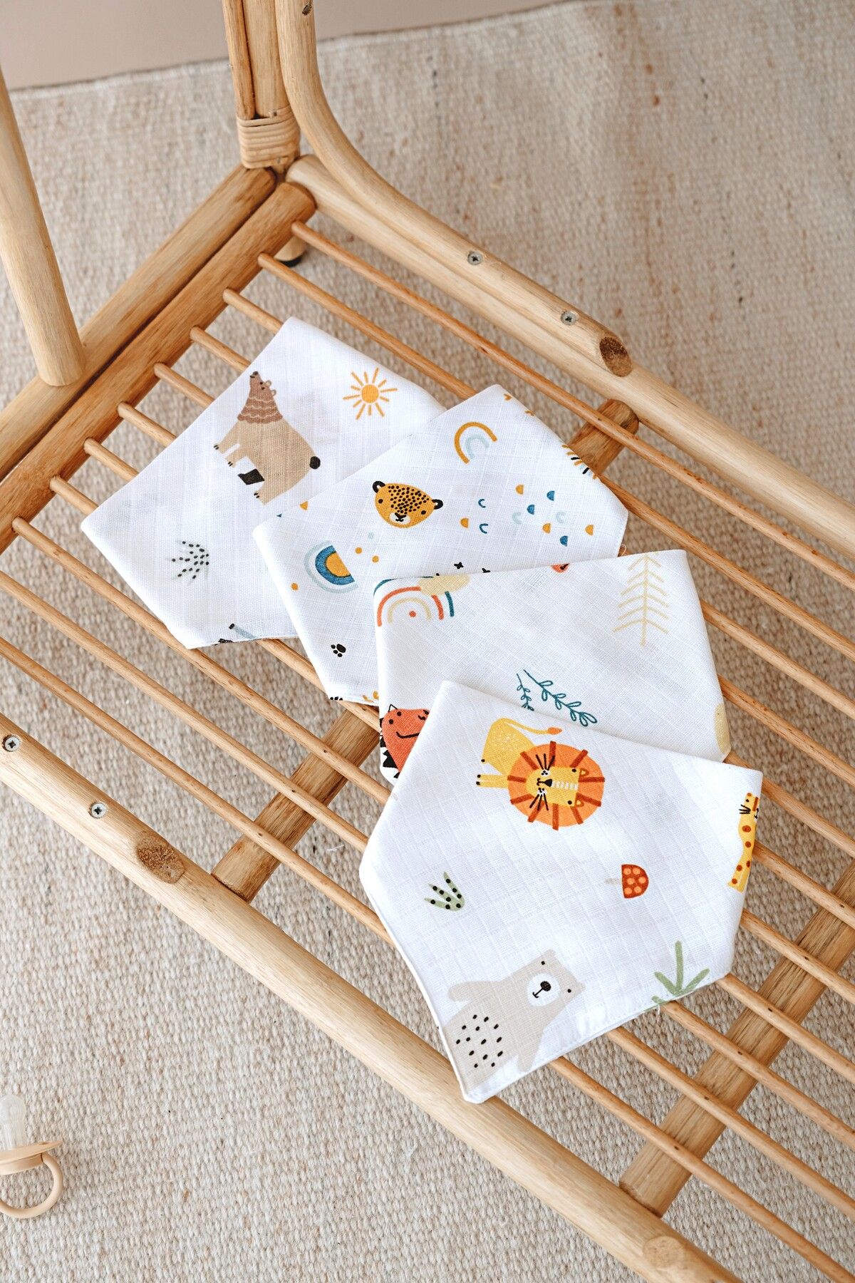 ESTİ Baby 4 Adet Müslin Çift Çıtçıtlı %100 Pamuk Bebek Mama / Salya Önlüğü, Fular, Yakalık