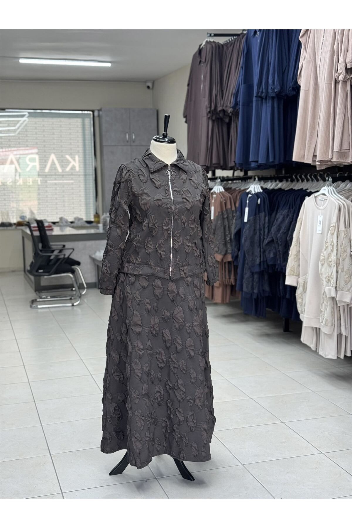 LARCH EXCLUSİVE PARAŞÜT ETEKLİ TAKIM