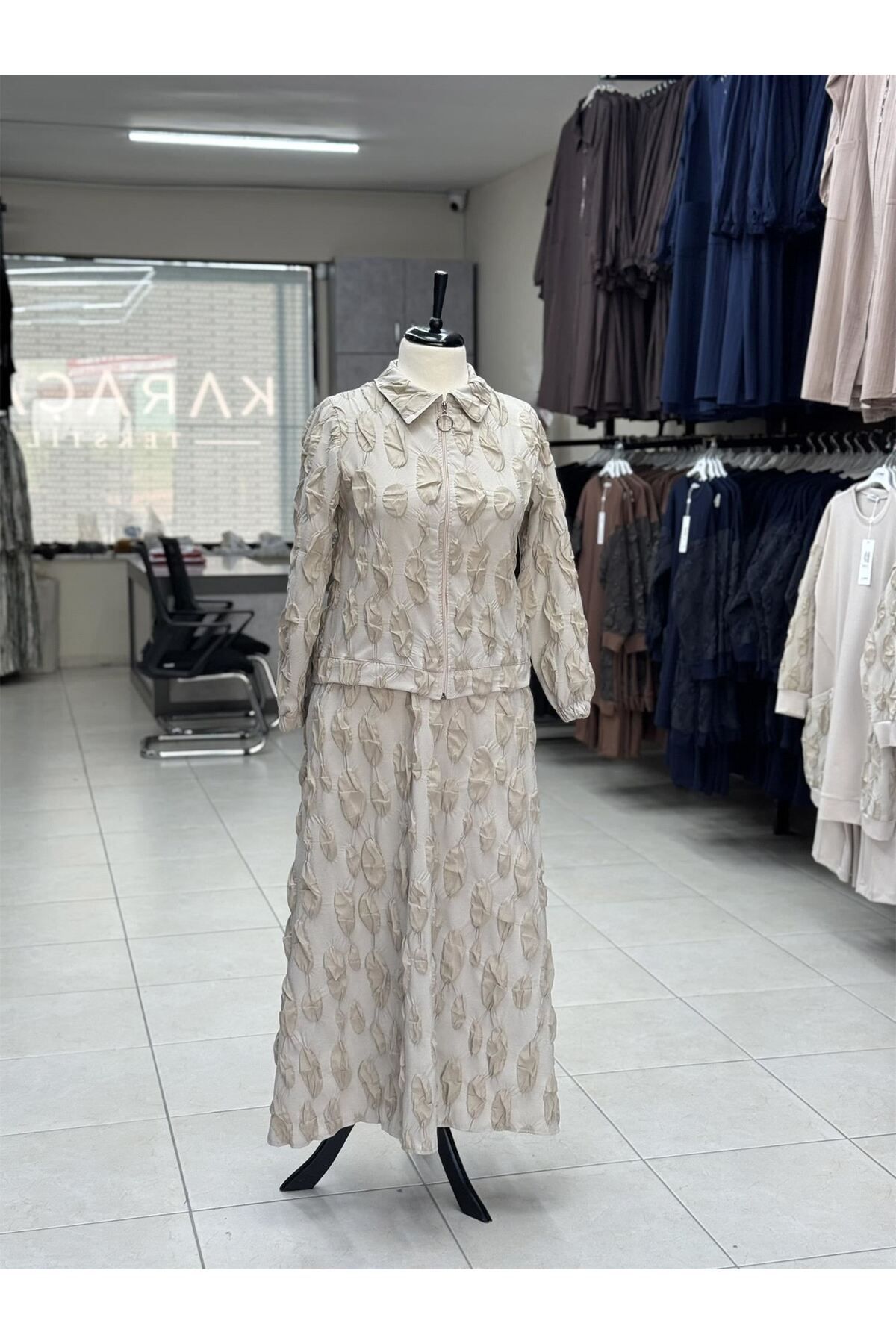LARCH EXCLUSİVE PARAŞÜT ETEKLİ TAKIM