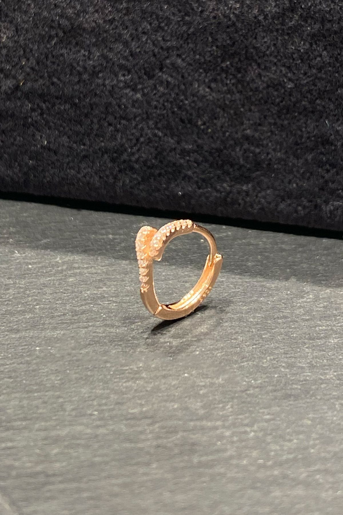 La femme by begum Yarım Tur Beyaz Taşlı Kıvrık Rose Gümüş Halka Piercing,helix,tragus, Kıkırdak Küpesi