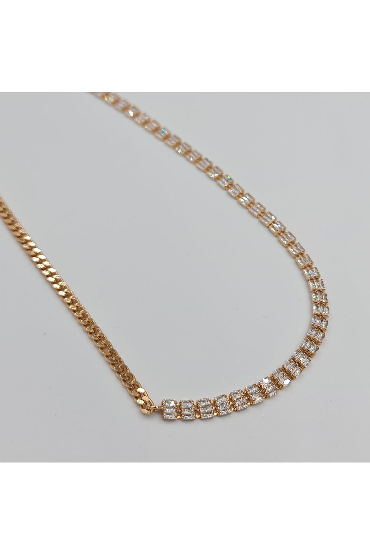 SE Jewellery Collection Selin Ersoy Yarım Su Yolu Baget Taşlı Zincir Detaylı Kadın Xuping Rose Kolye - Kararmaz Suya Dayanıklı