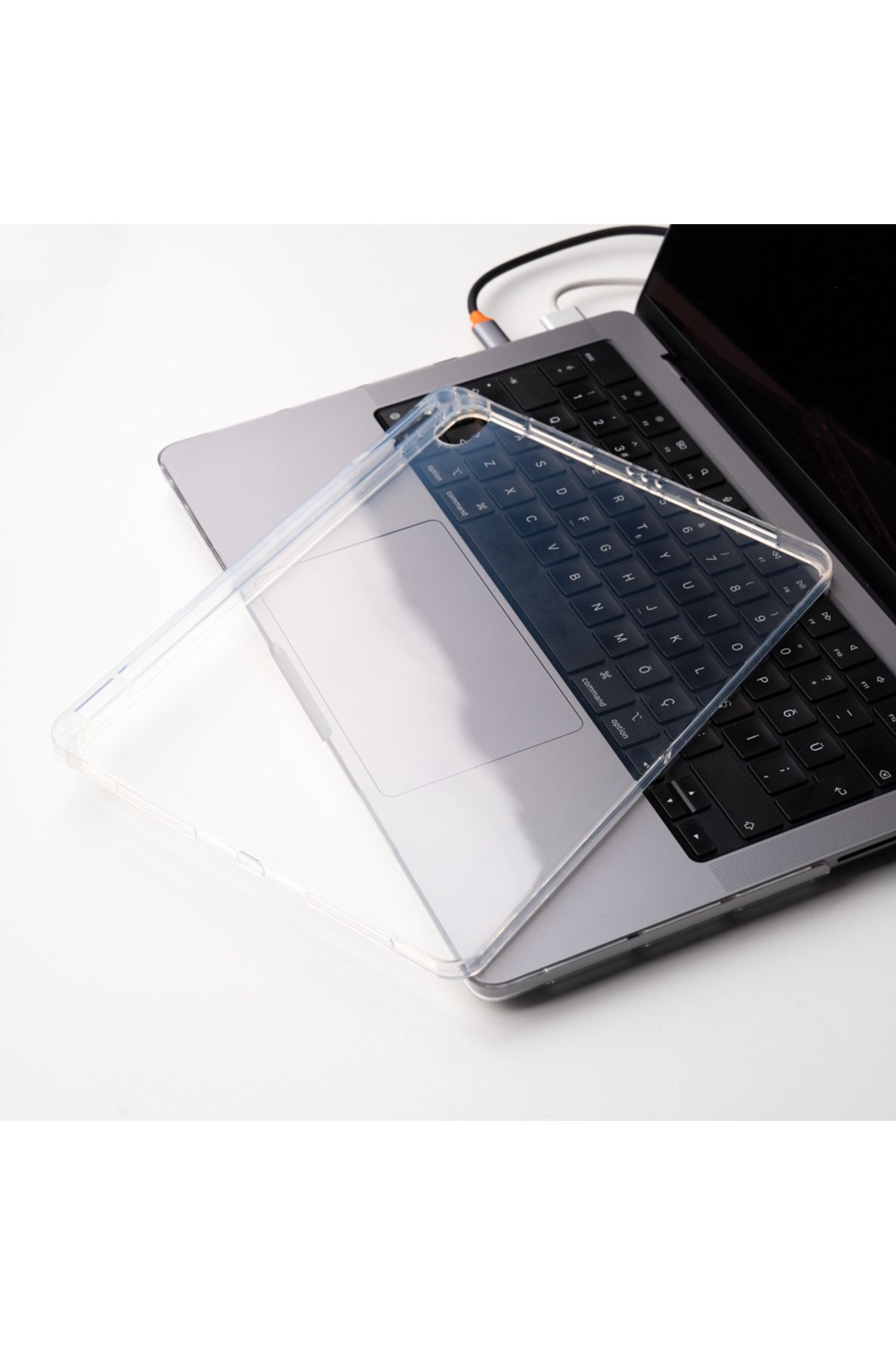 Uzaklarda Arama iPad Air 10.9 2022 (5.Nesil) UZRM Kalemli Tablet Silikon - Şeffaf