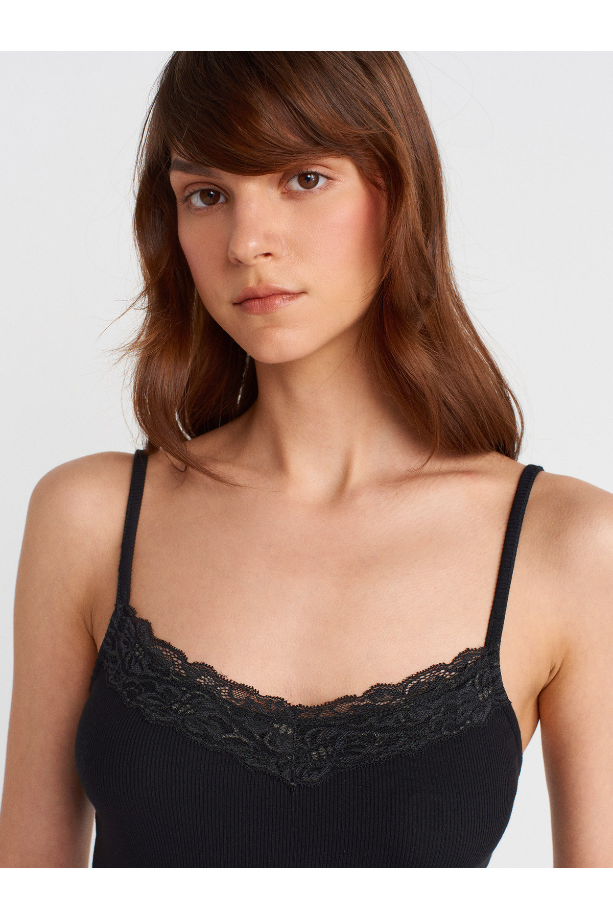 Dilvin-21015 Strap Lace Detail Top Crop 3