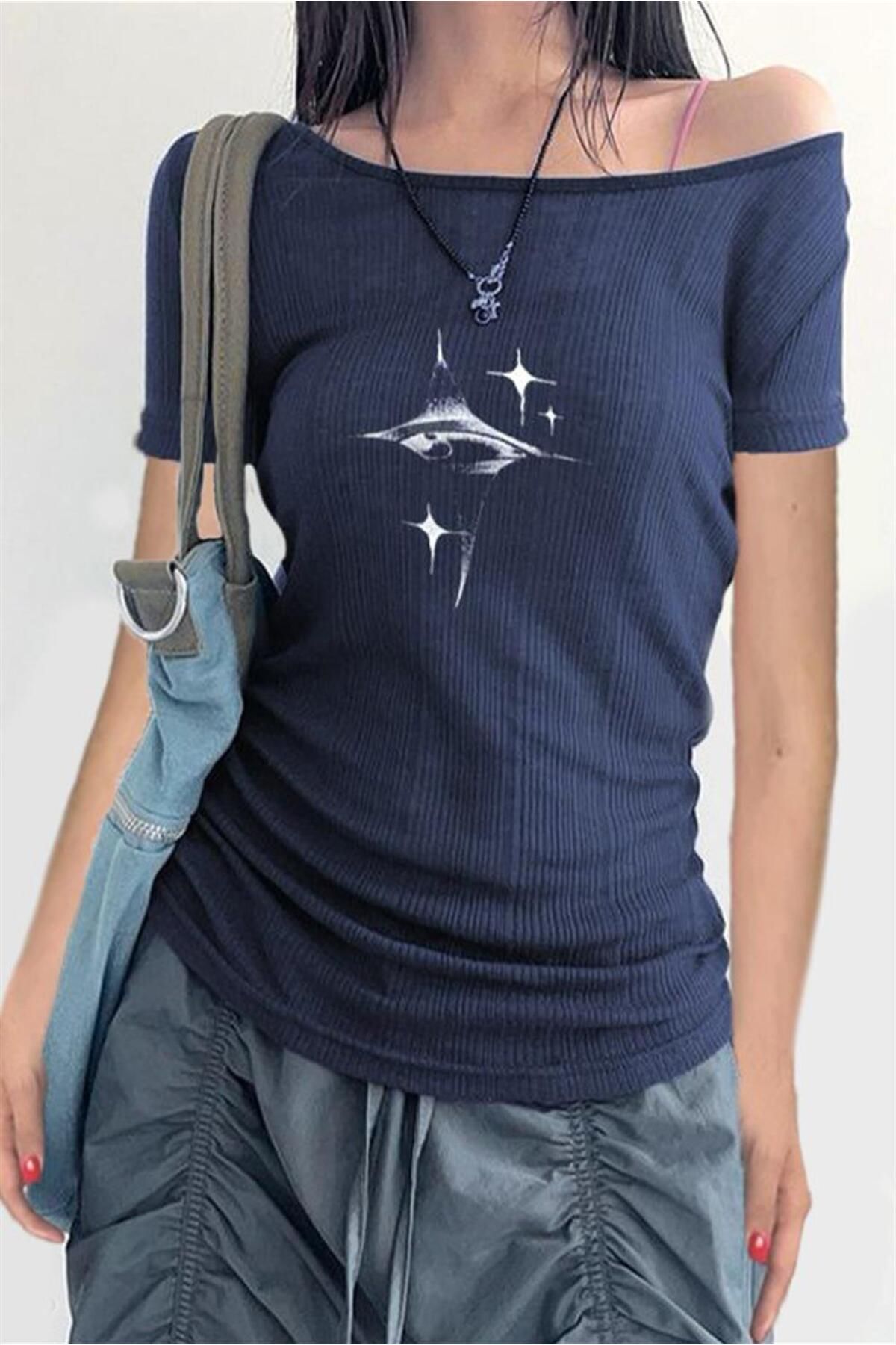 Karakedi Lacivert Crystal Eye Madonna Yaka Kısa Kol T-shirt