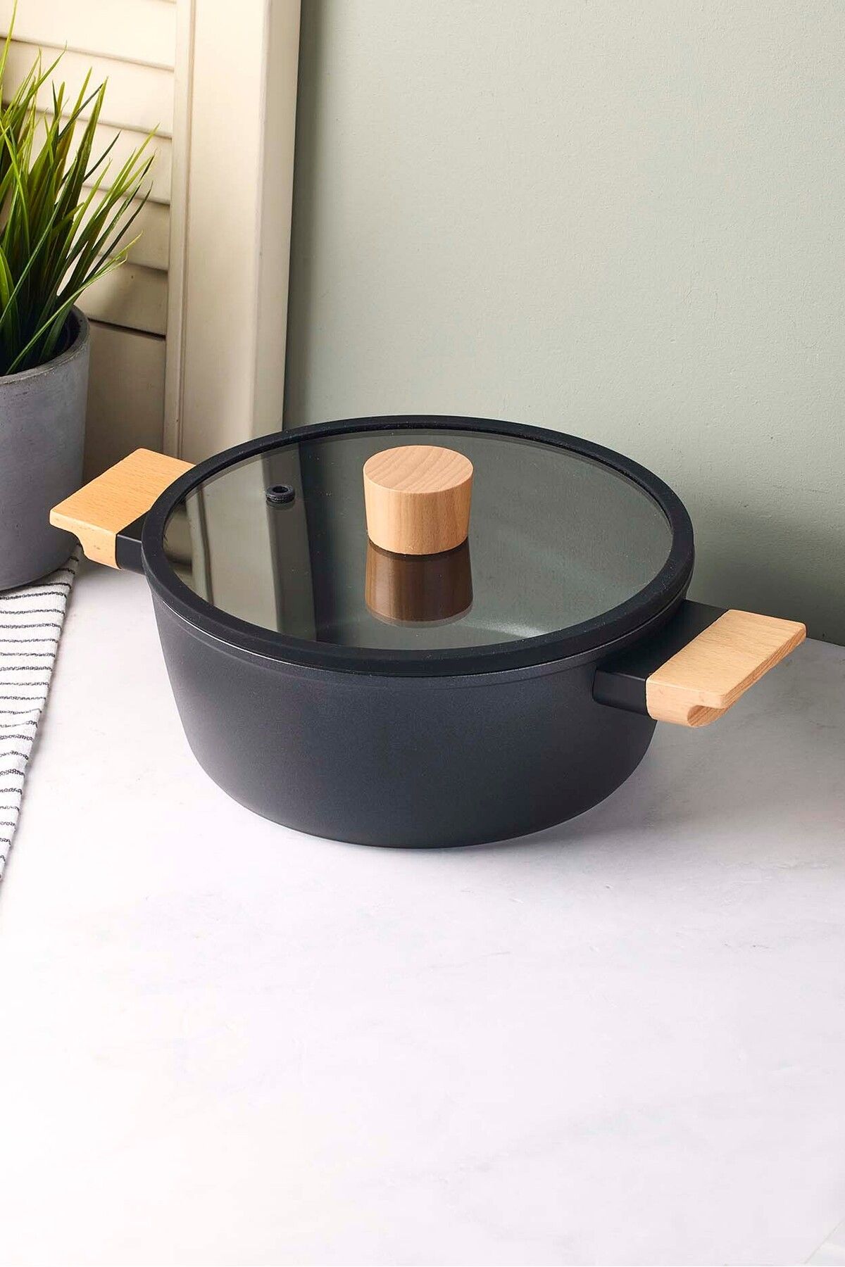 Perotti CookWood Black İndüksiyon Tabanlı Ahşap Kulplu Kapaklı Seramik Derin Tencere 20 cm