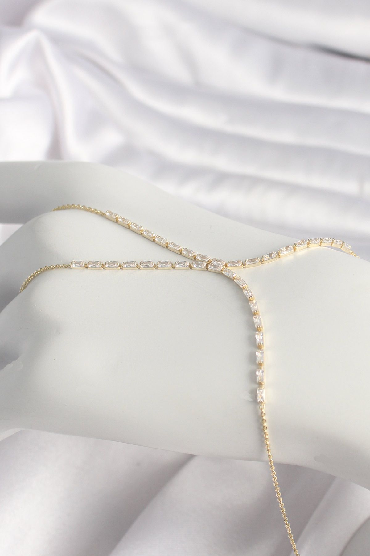 ÖYKÜ VE YİĞİT Pirinç Gold Renk Su Yolu Zirkon Taşlı Kadın Şahmeran - TJ-SN609