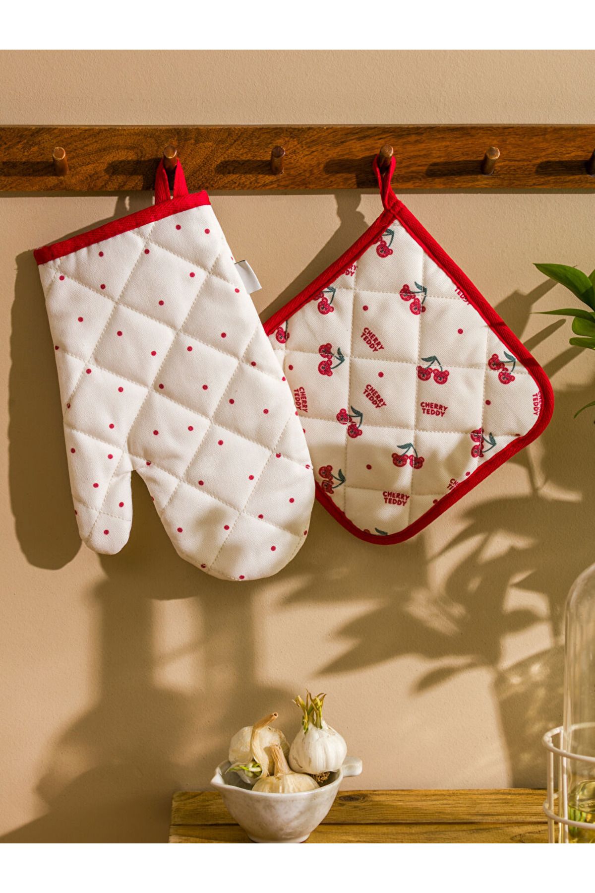 LC Waikiki-Lcw Home Mixed Cherry Printed Oven Mitts and Tongs 2