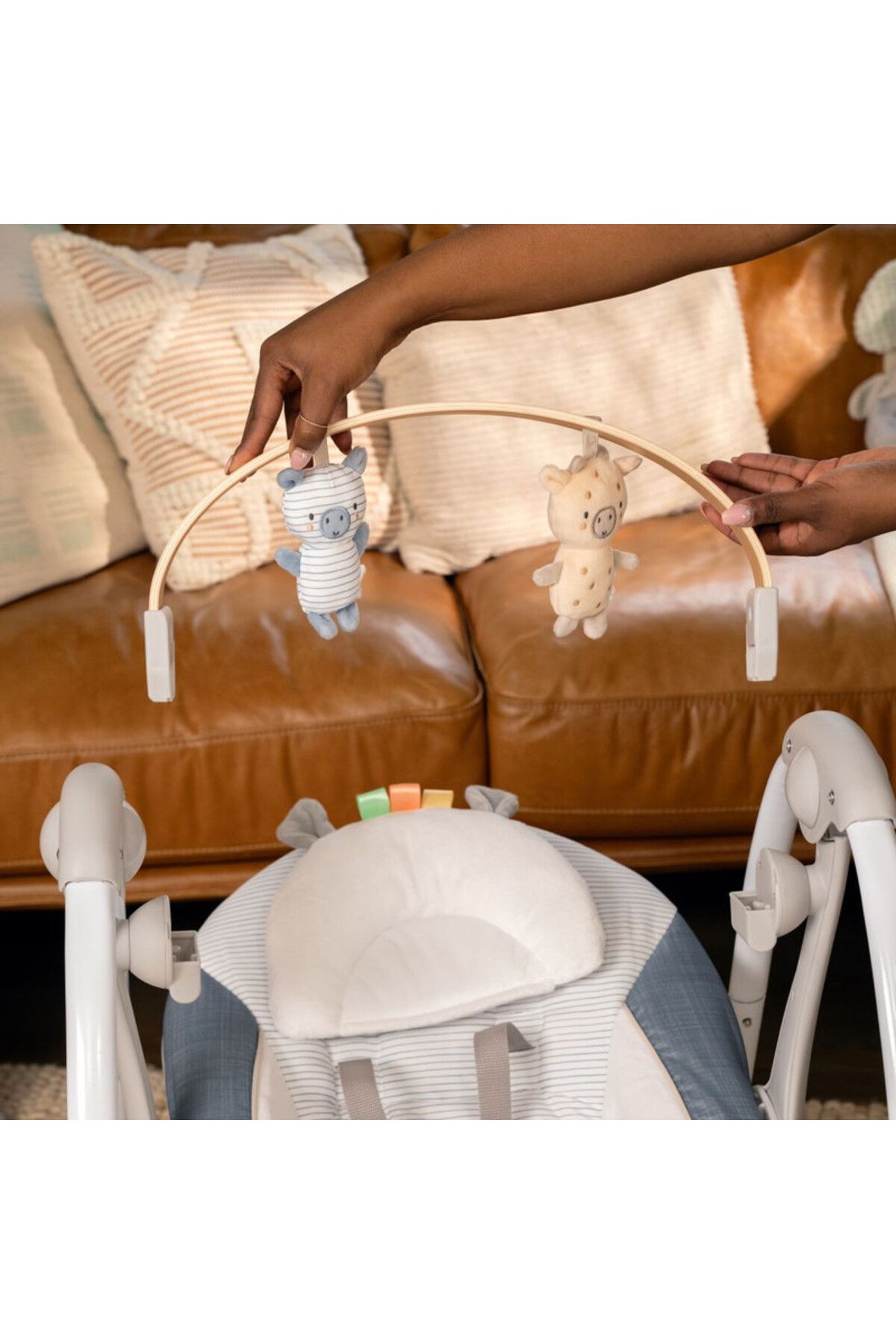 Ingenuity-Swing 'n Go Portable Swing - Chambray (Ages 0-9 months or up to 20 lbs) 5