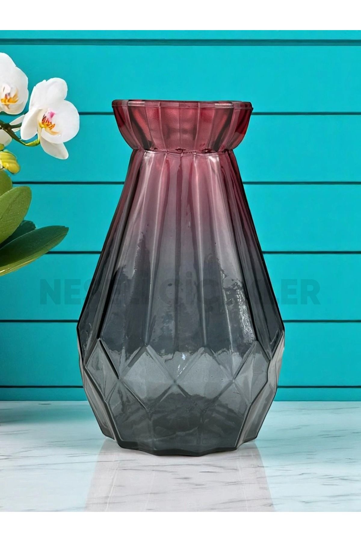 NEŞELİ ÇİÇEKLER Dekoratif Renkli Cam Vazo Modern Tasarım Masa Süsü 10X15 cm