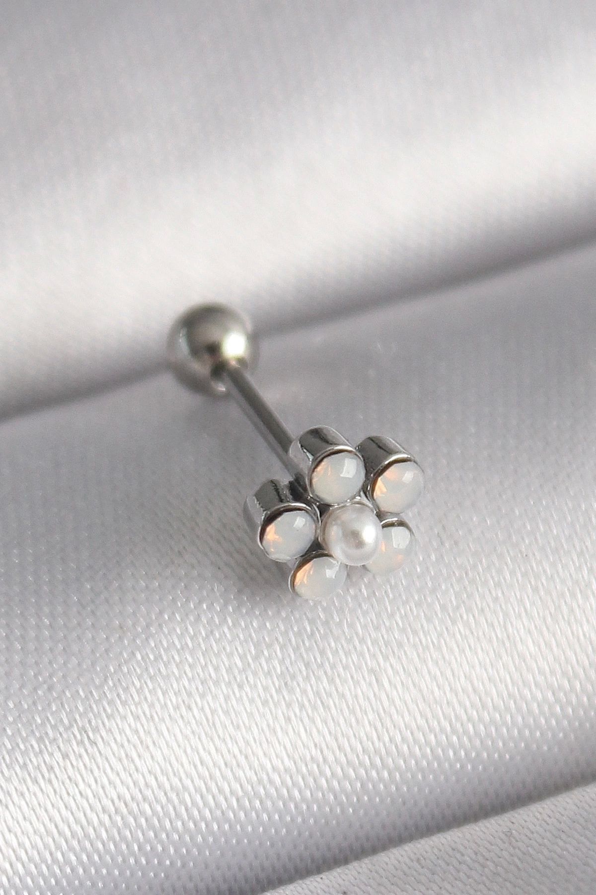STOREMAX 316L Çelik Gümüş Renk Zirkon Taşlı Çiçek Model Tragus Piercing