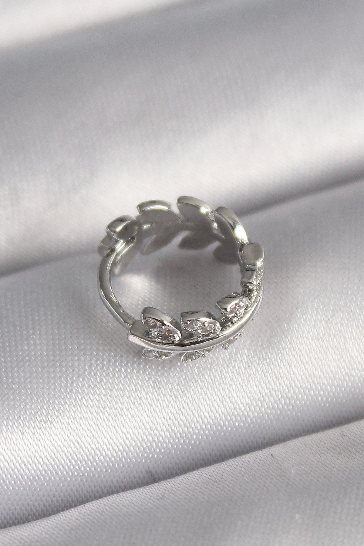 STOREMAX 316L Çelik Gümüş Renk Zirkon Taşlı Yaprak Model Tragus Piercing