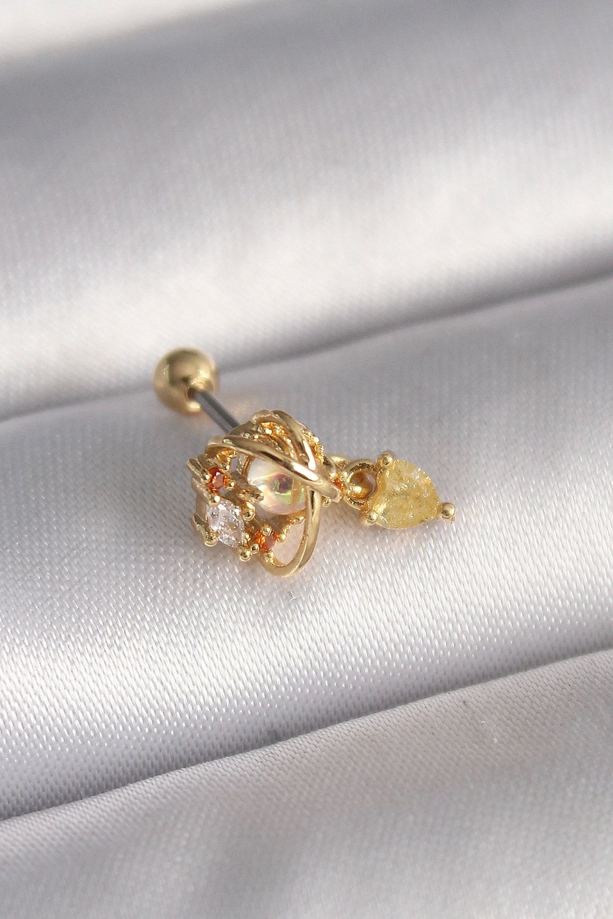 STOREMAX 316L Çelik Gold Renk Zirkon Taşlı Sallantı Kalp Detay Tragus Piercing