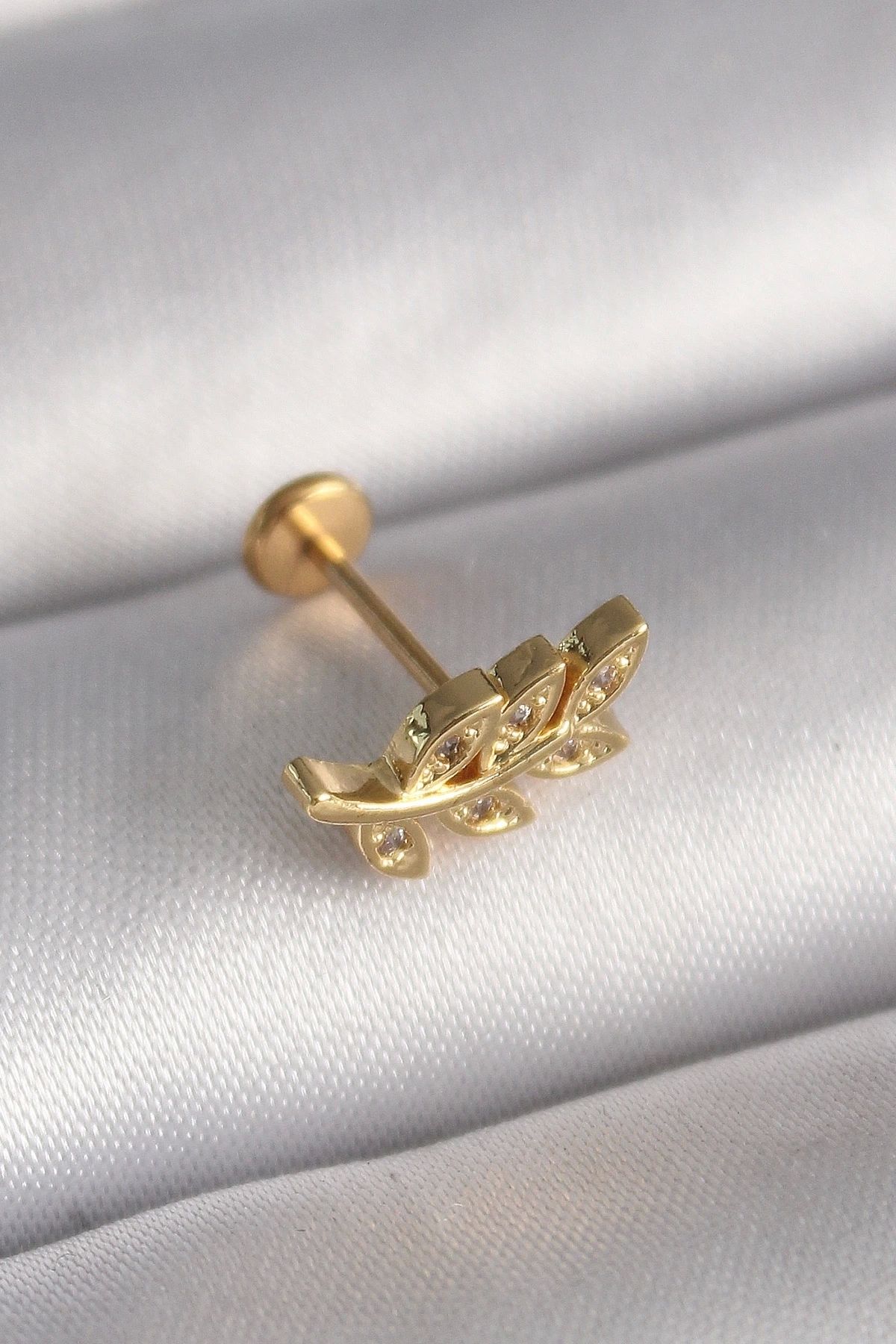 STOREMAX 316L Çelik Gold Renk Zirkon Taş Detaylı Yaprak Model Tragus Piercing